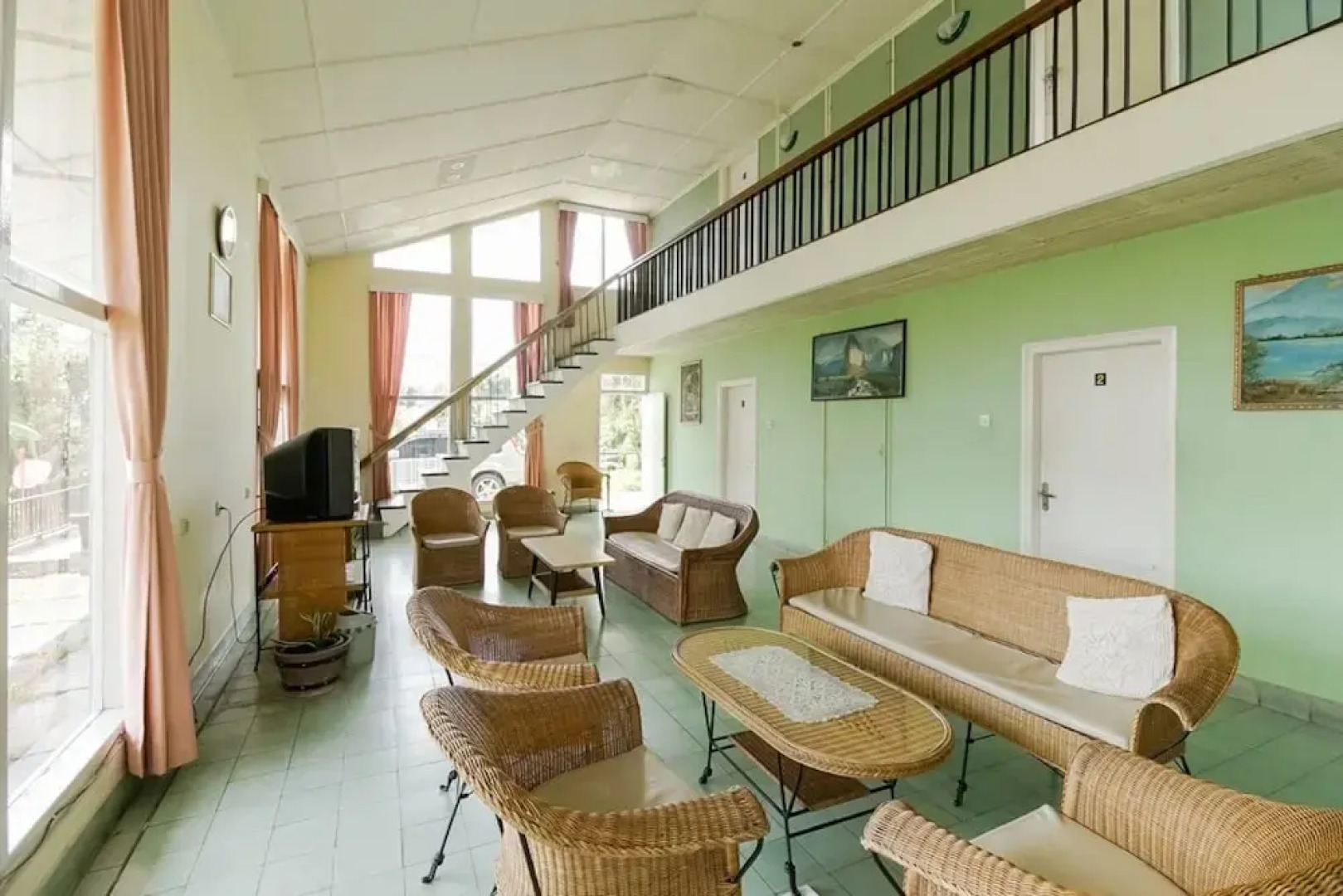 RedDoorz near Ngarai Sianok Bukittinggi