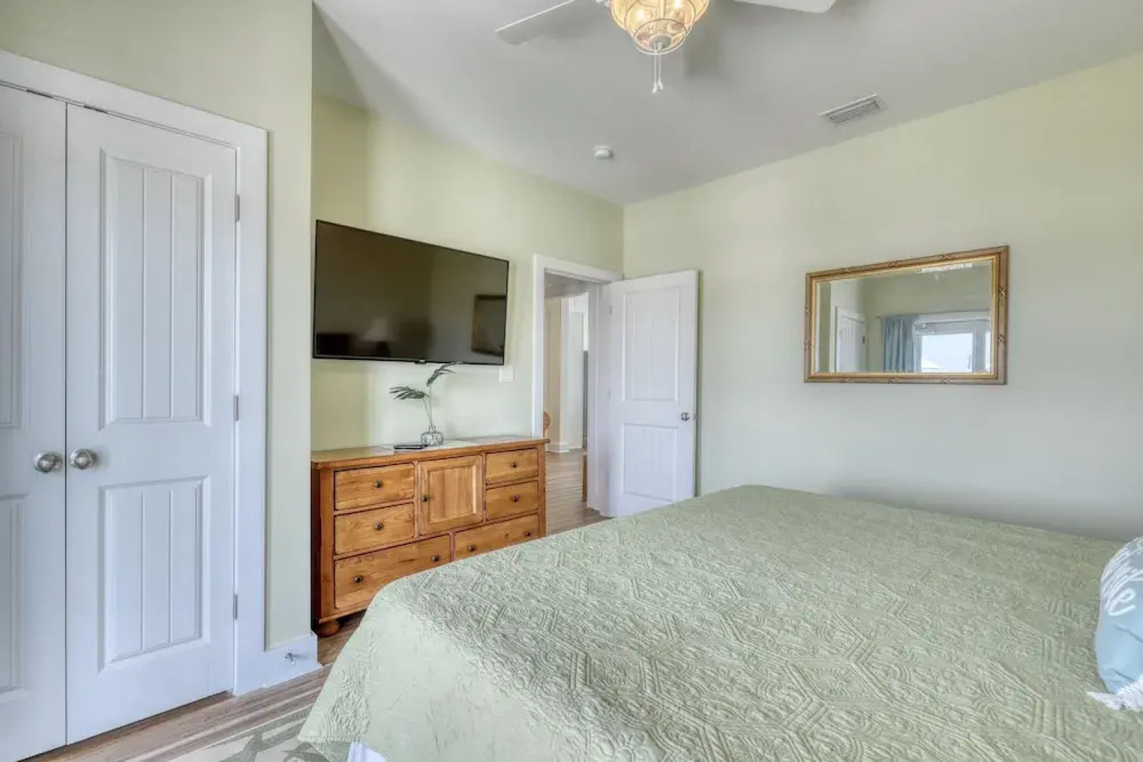 Salty Seahorse - Waterfront! Pet Friendly! Game Room, Pool Table, Beautiful Views - Room For The Whole Family 4 Bedroom Home by RedAwning