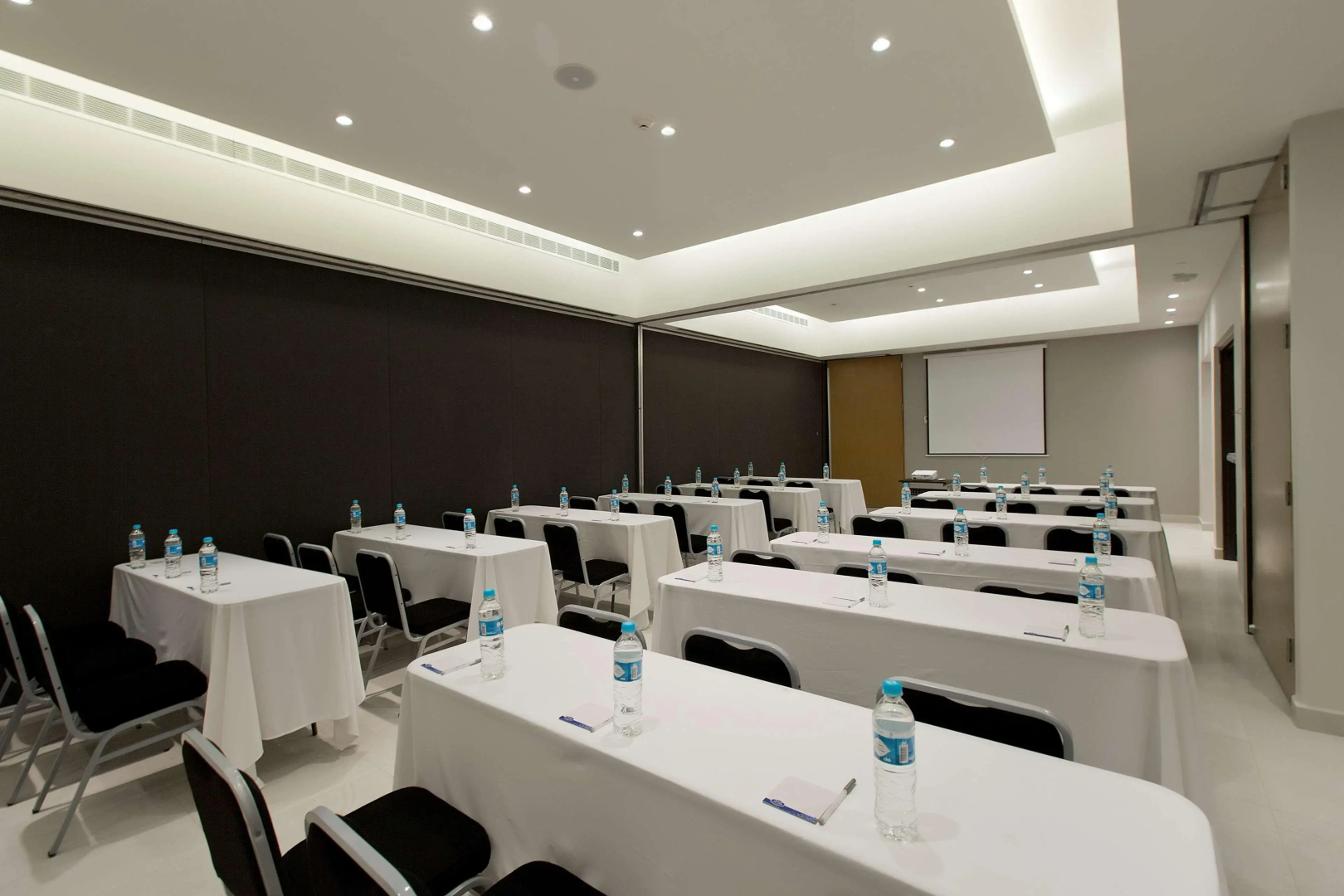 Hampton Inn & Suites by Hilton Paraiso