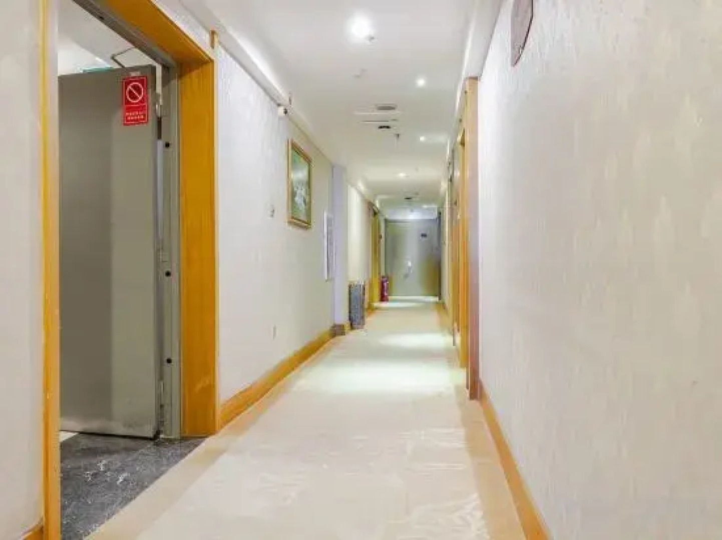 Universal House Haiyi Hotel