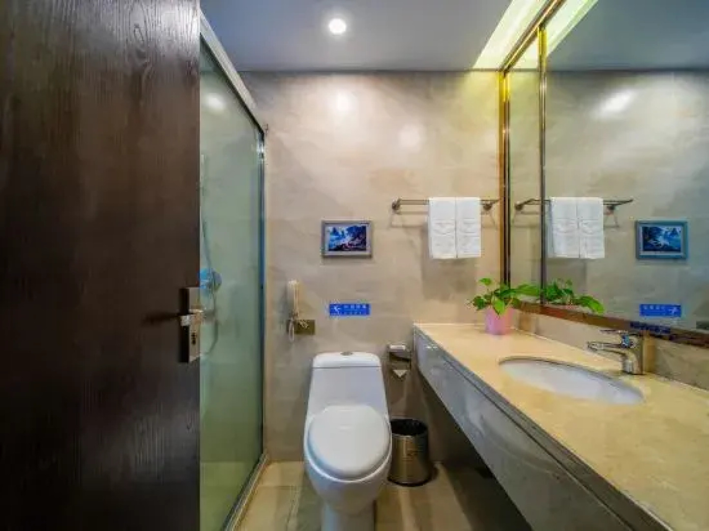 Zhangjiajie World Water Four Seasons International Hotel