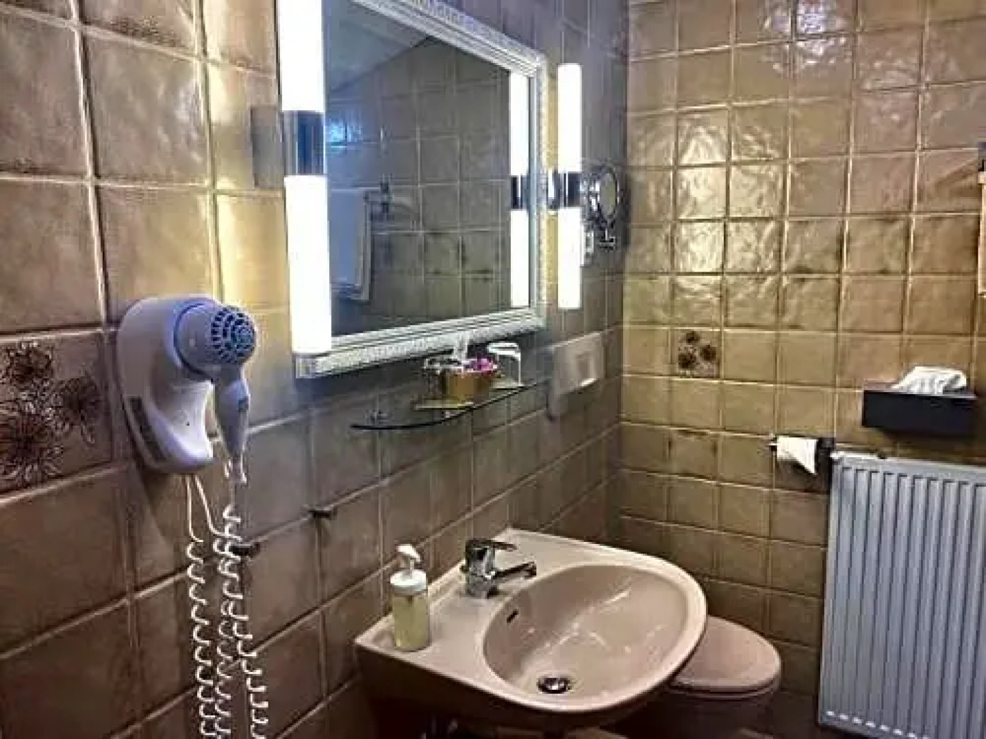 Das Maximilian by stayFritz - DZ Hausham mit Frühstück und Schwimmteich in Top-Lage