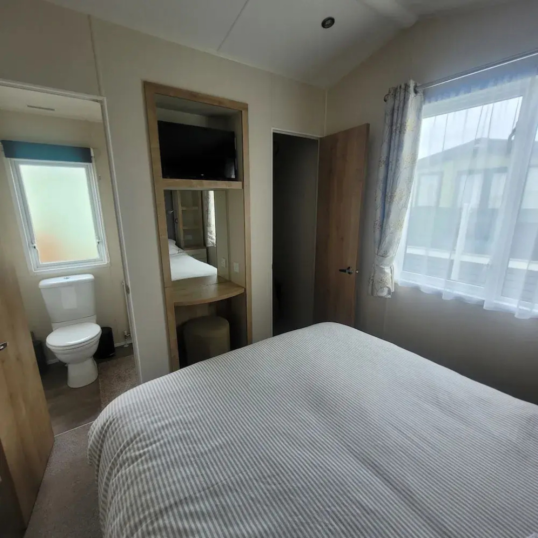 Beachside Holiday Retreat - Sleeps 6 & Parking