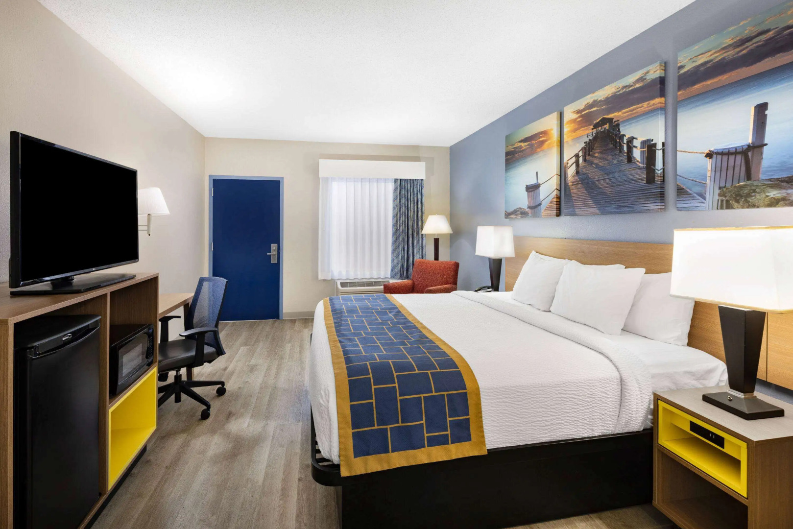 Days Inn & Suites by Wyndham Savannah Midtown