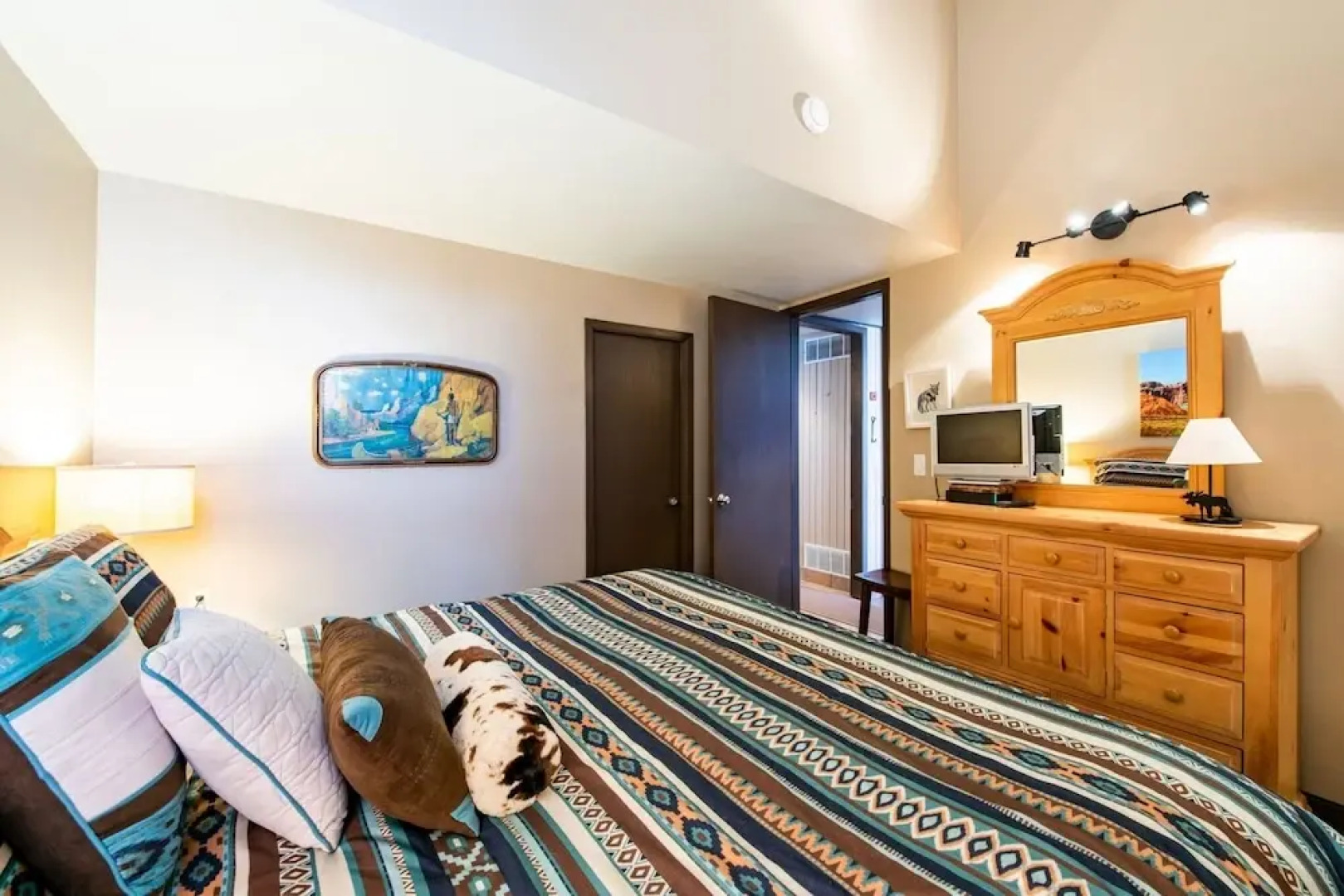 Three Kings Condo Near the Lifts by RedAwning