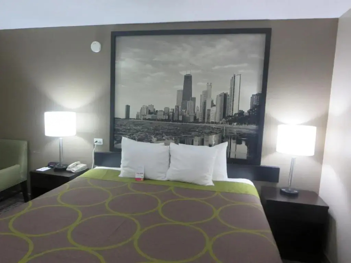 Super 8 Mundelein/Libertyville Area