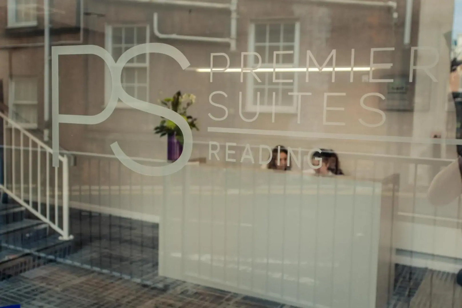 PREMIER SUITES Reading