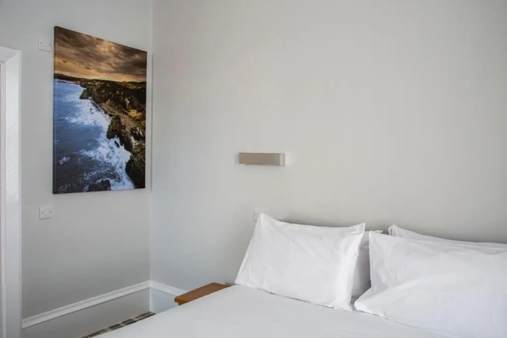 Crown Court Hotel & Bar.