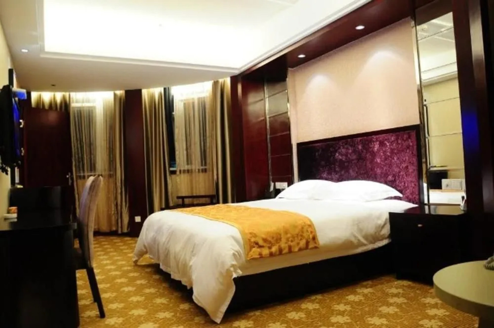 Ronghe Holiday Hotel