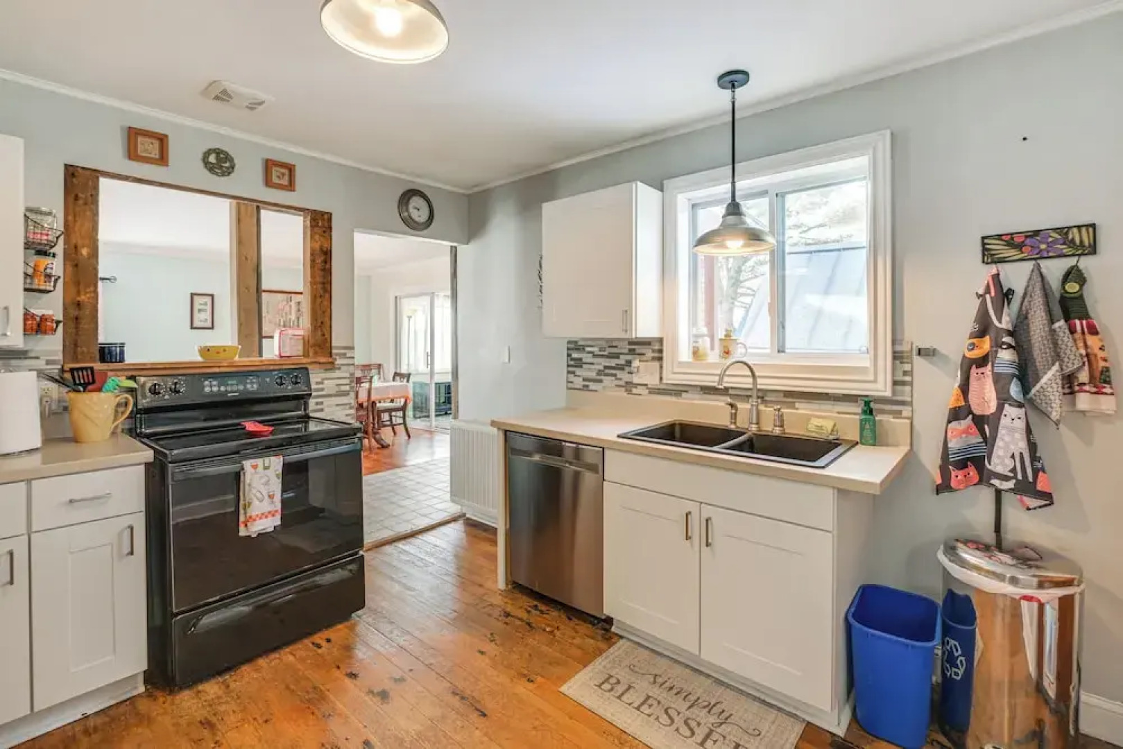 Close to Dtwn Bangor: Inviting Maine Home