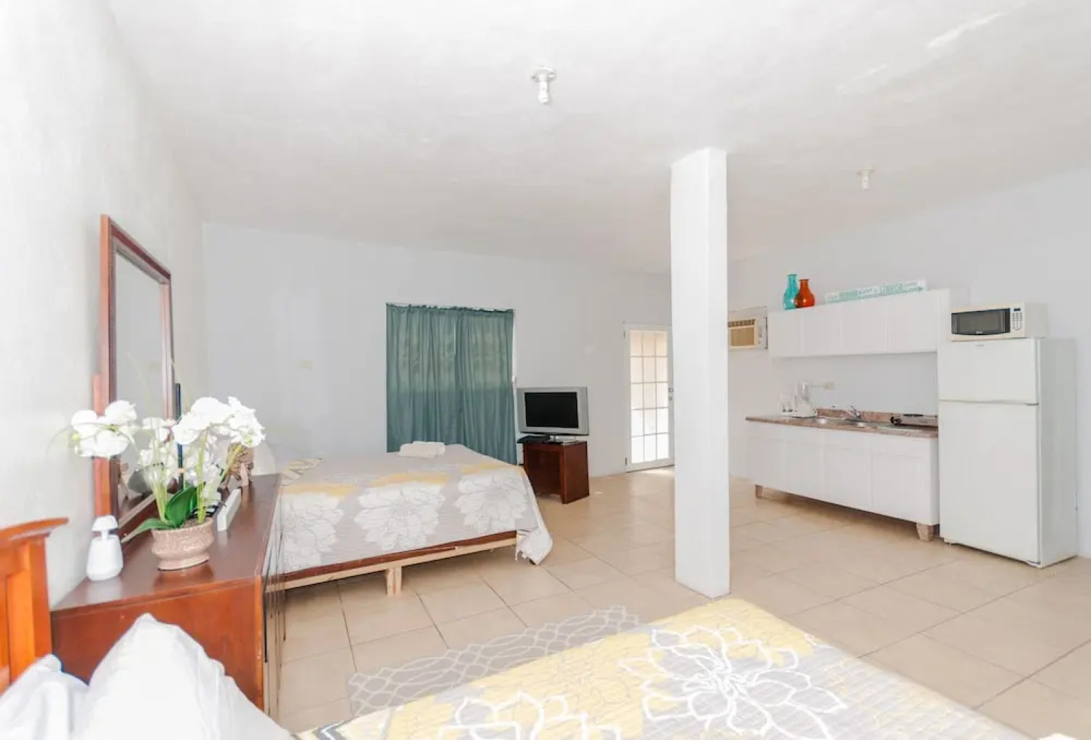 Sol del Atlantico Inn at 681 Ocean Drive