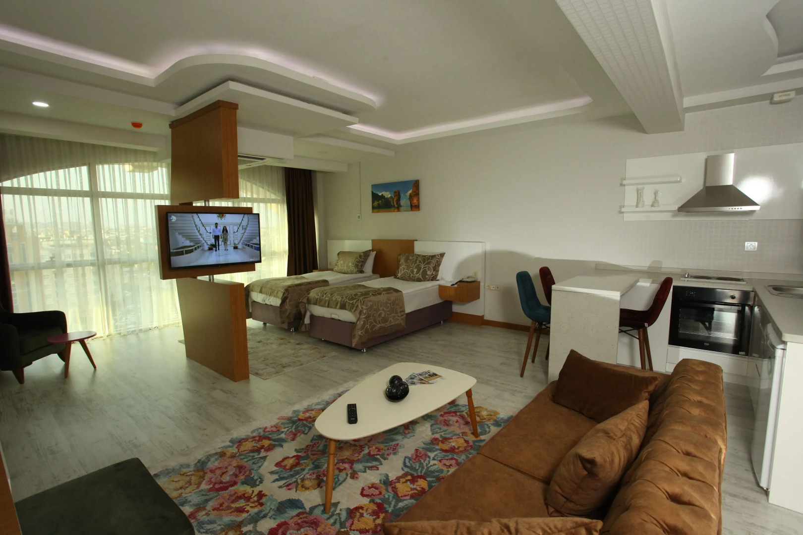 The City Walls Suit Hotel