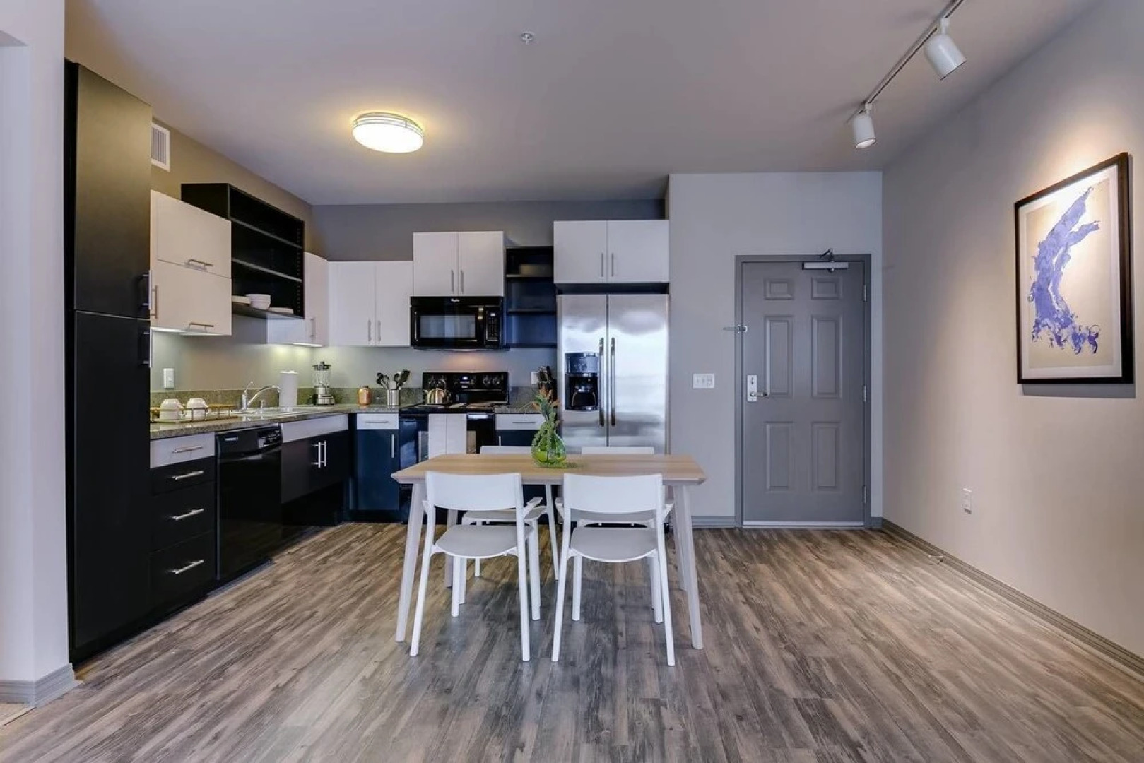 One Bed/1Bath + Private Balcony WALK TO BEACH