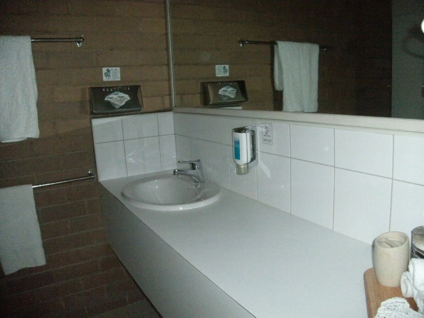 Parkwood Motel & Apartments