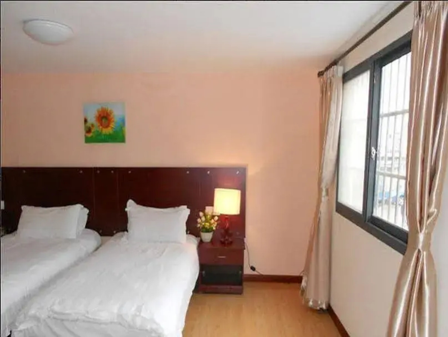 Ningbo Qingqishi Holiday Hotel