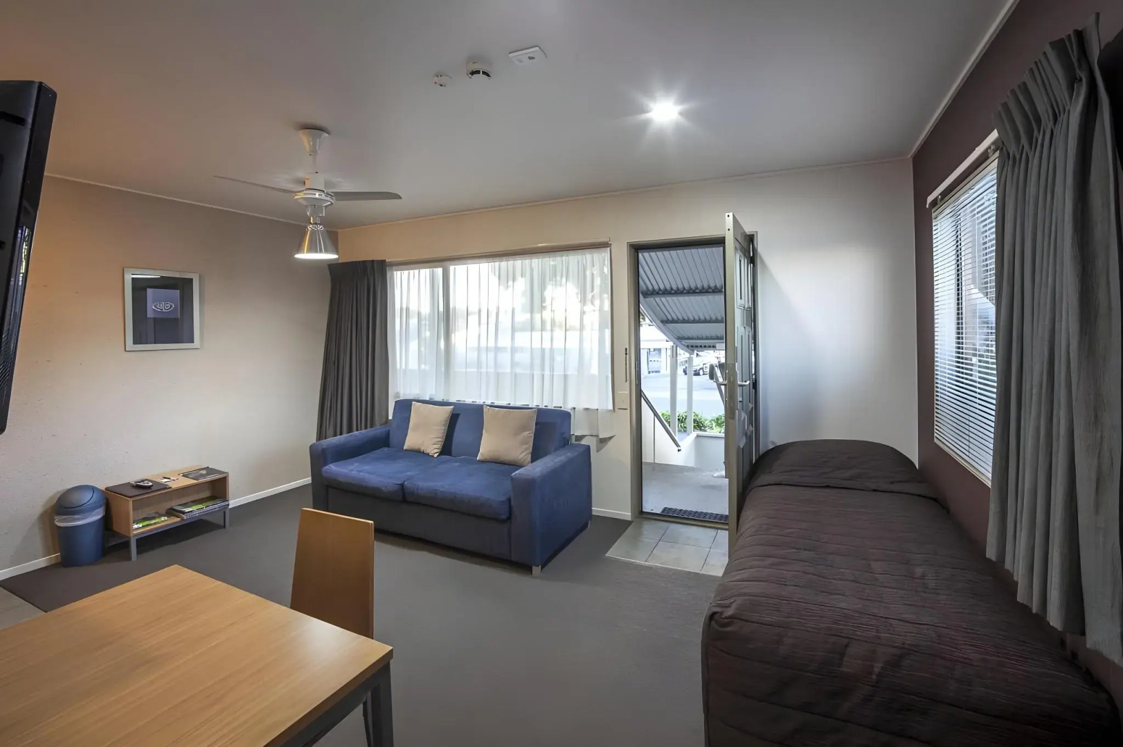 Landmark Manor Motel