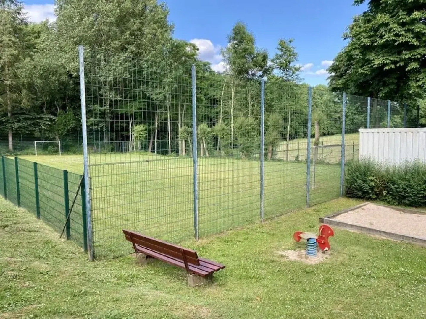 Cuddly Shell Modern Retreat