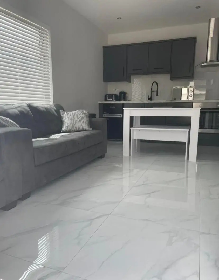 Apt 3, Lisvarna House