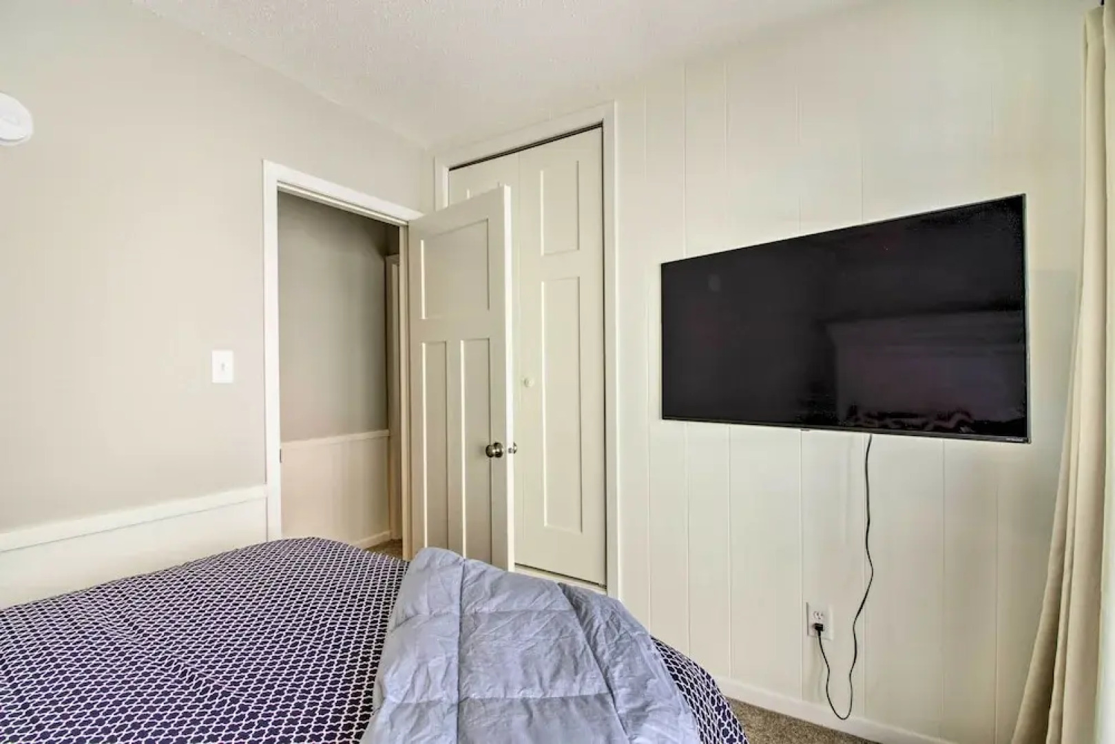 Waterfront Gull Lake w/ Dock: Family Friendly!