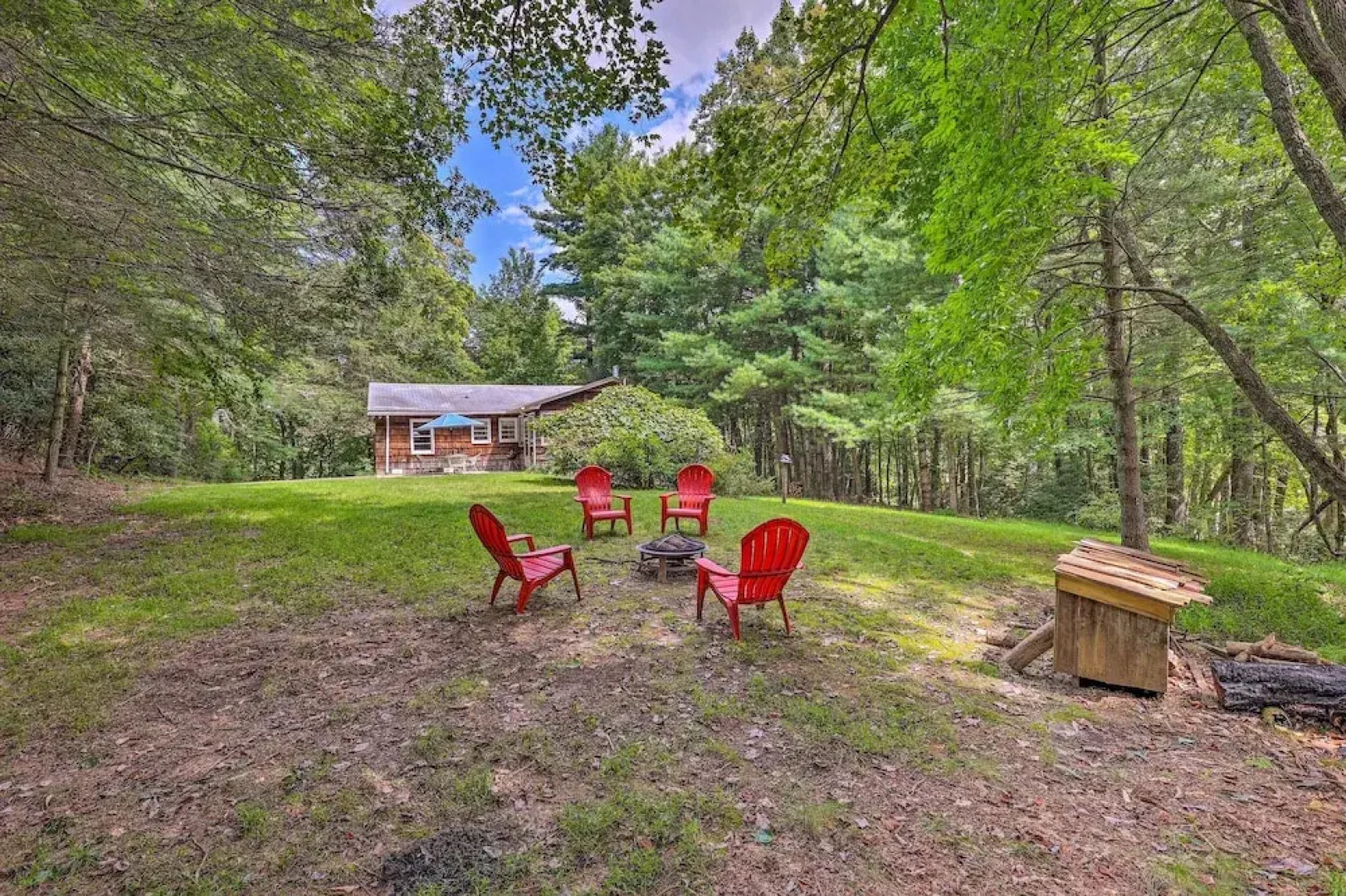 Near Hiking: Roaring Gap Retreat w/ Fire Pit!