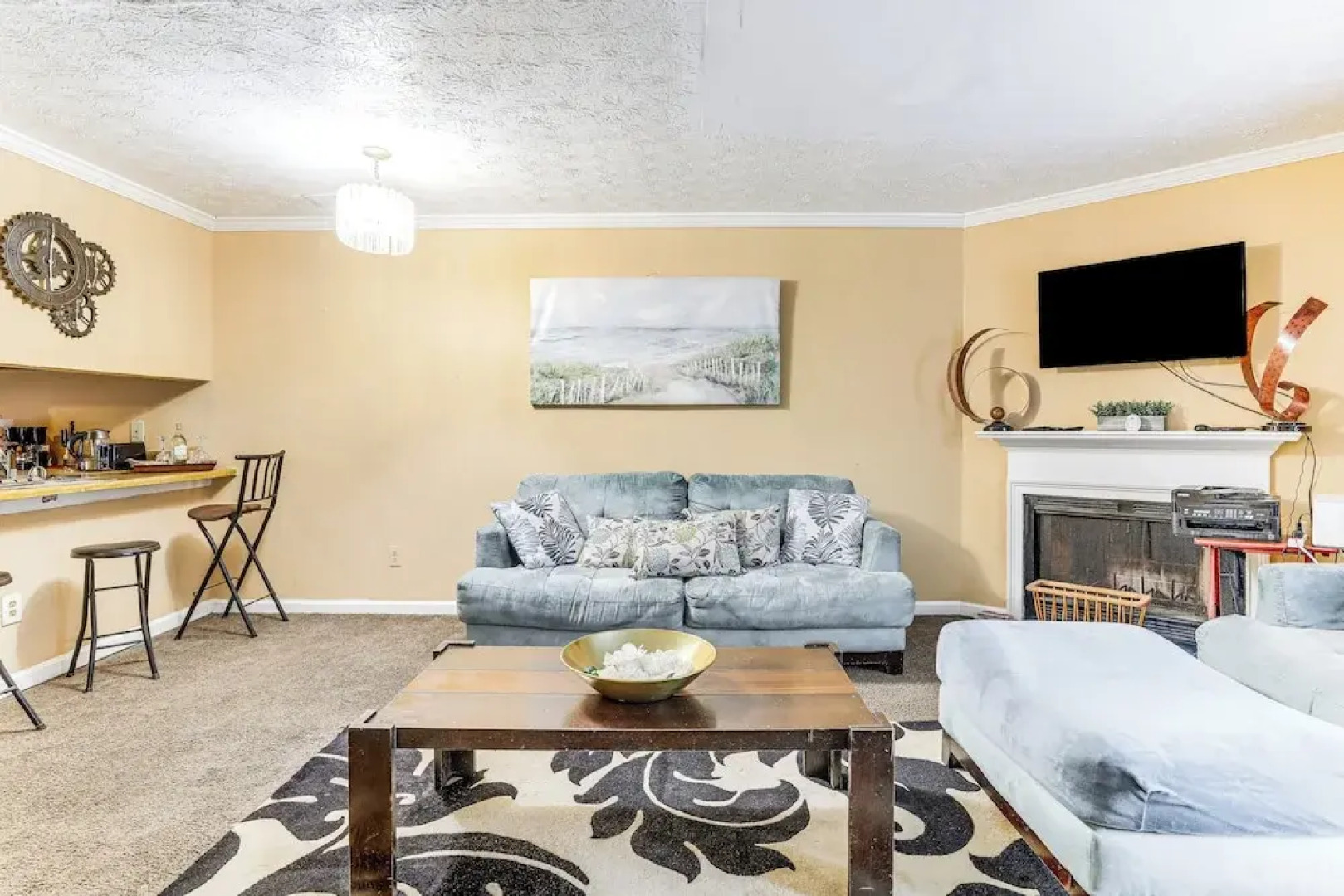 8 Mi to Stone Mountain: Quiet Getaway w/ Deck