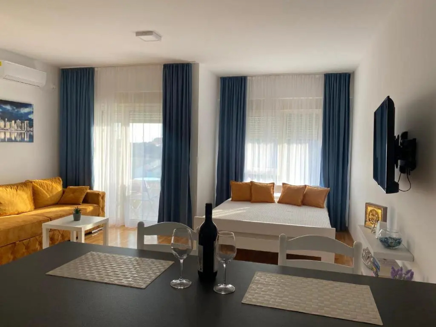 Comfort studio with sea view and swimming pool