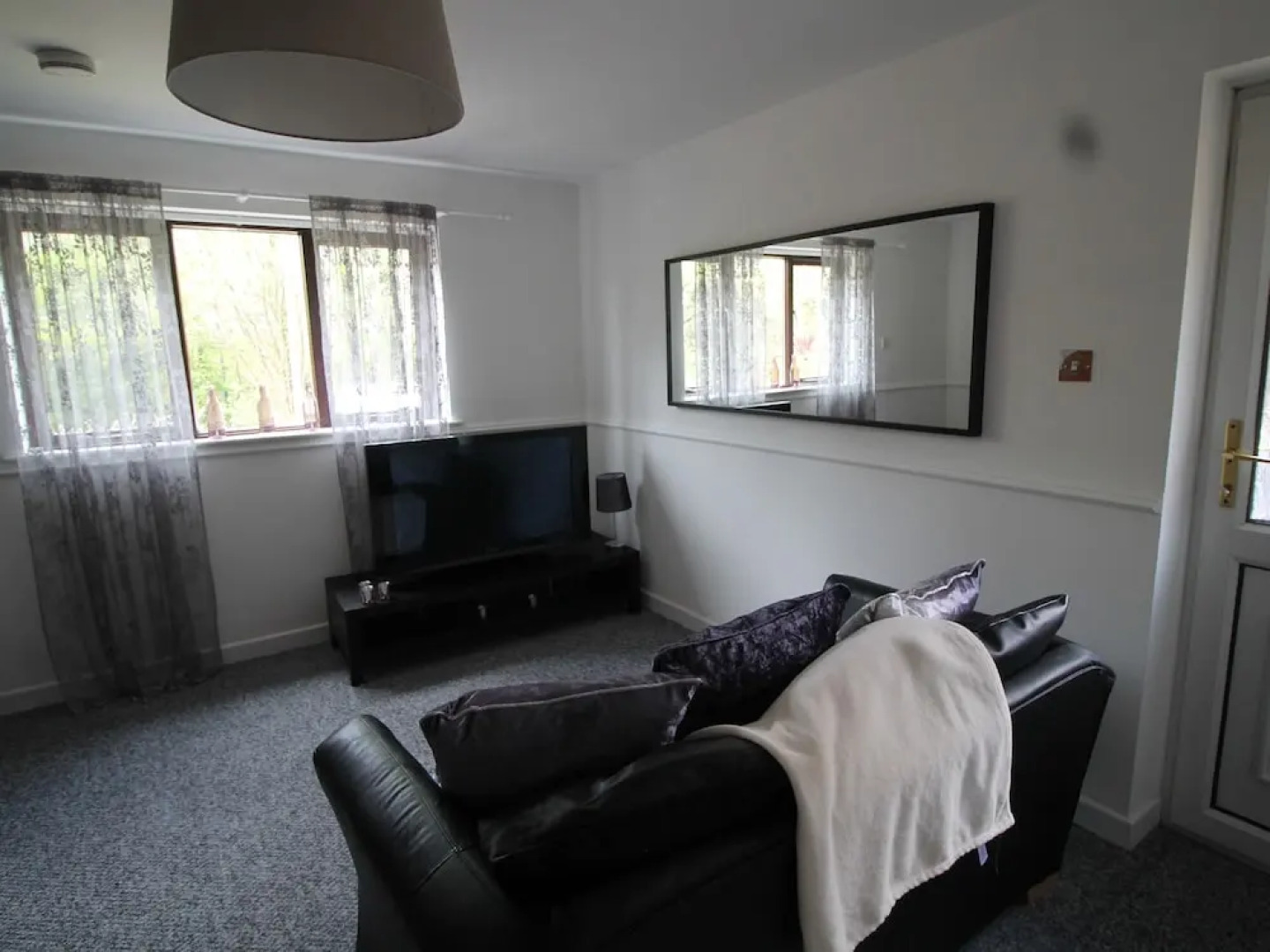 Glan y Ffordd 2 Bed House Near Cardiff by Cardiff Holiday Homes