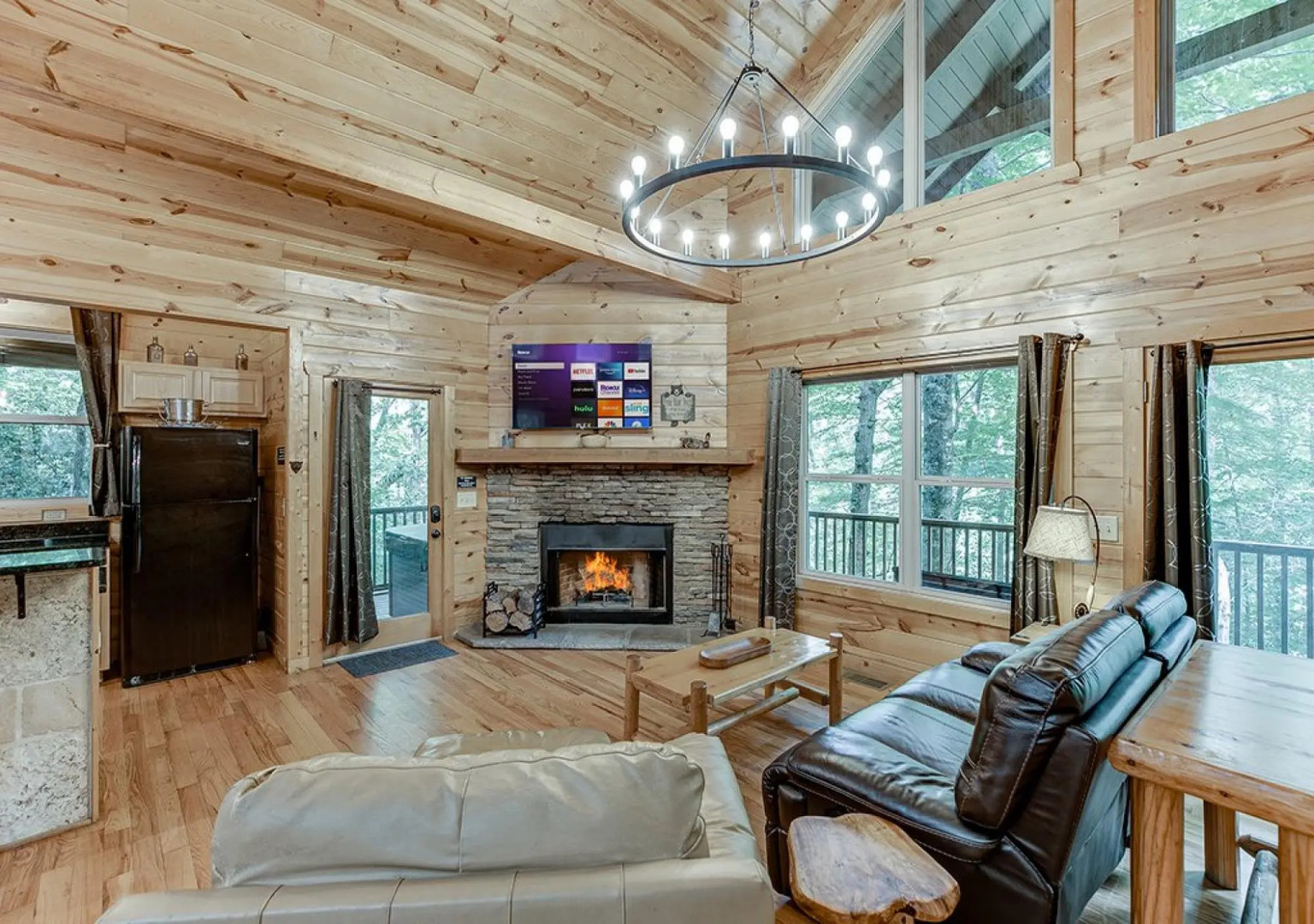 Luxury Cabin Sleeps 8 With Creekside Fire pit Near Helen GA