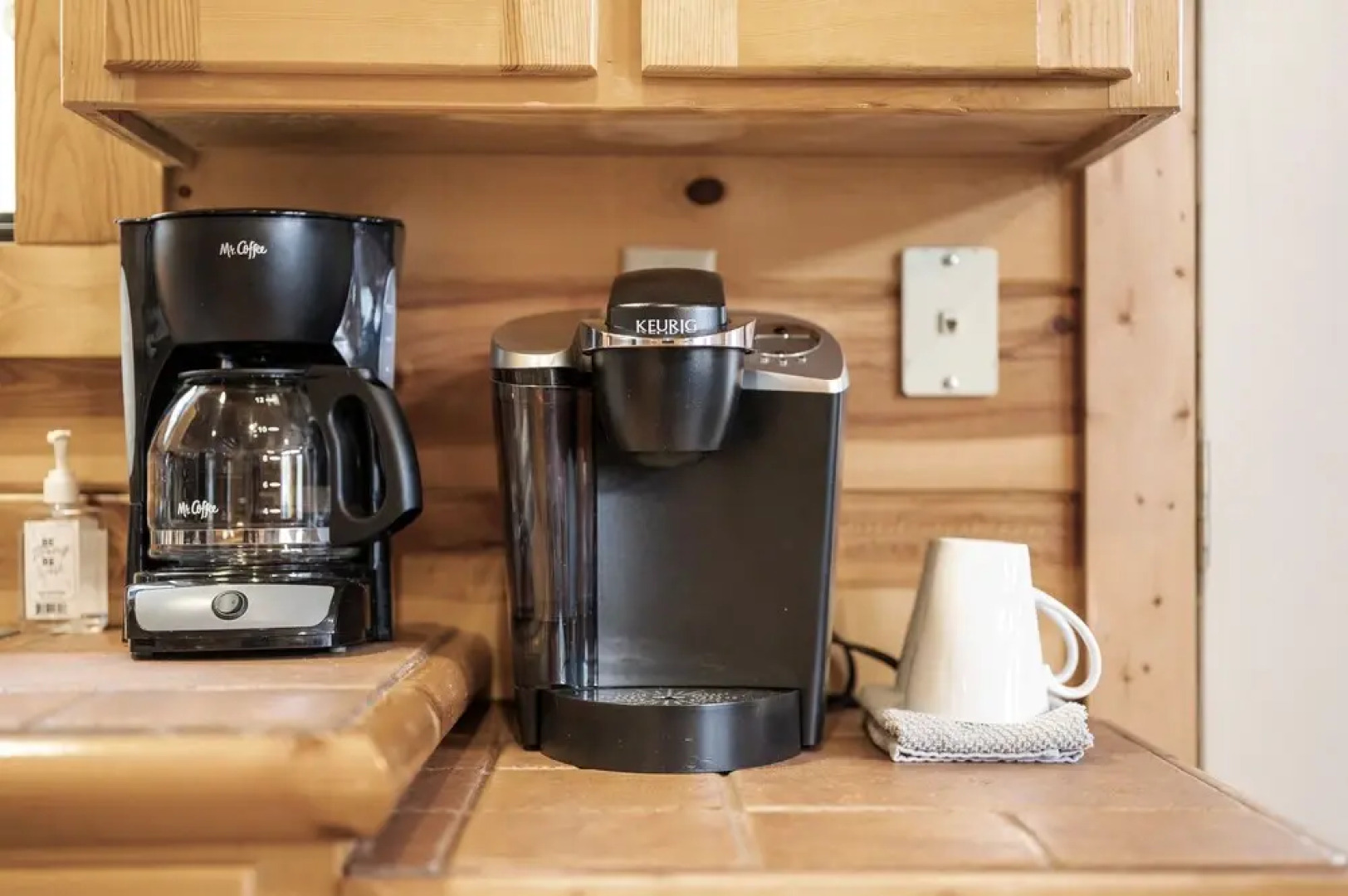 Creekside Casita Pet Friendly Unit With Wood Fireplace by Redawning