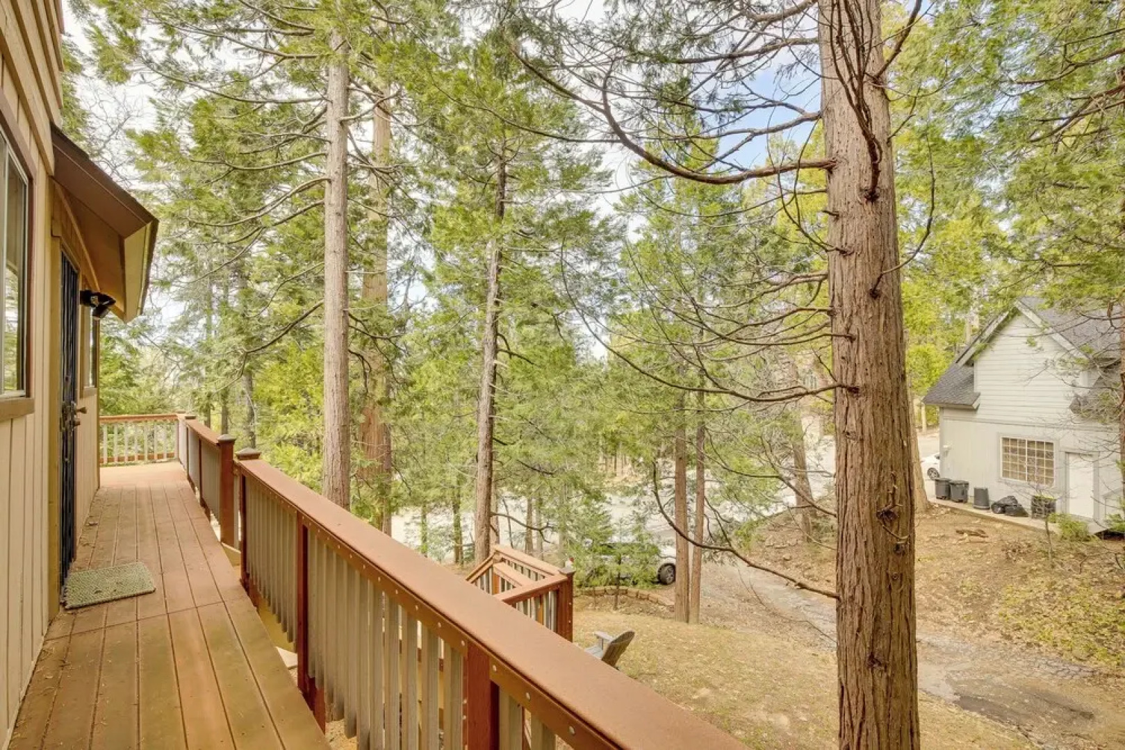 Woodsy Lake Arrowhead Cabin w/ Fire Pit Table