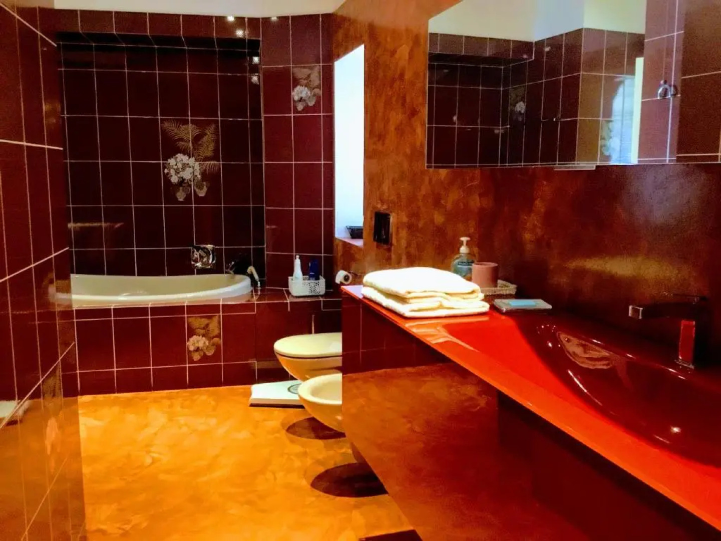 Central lakefront apartment