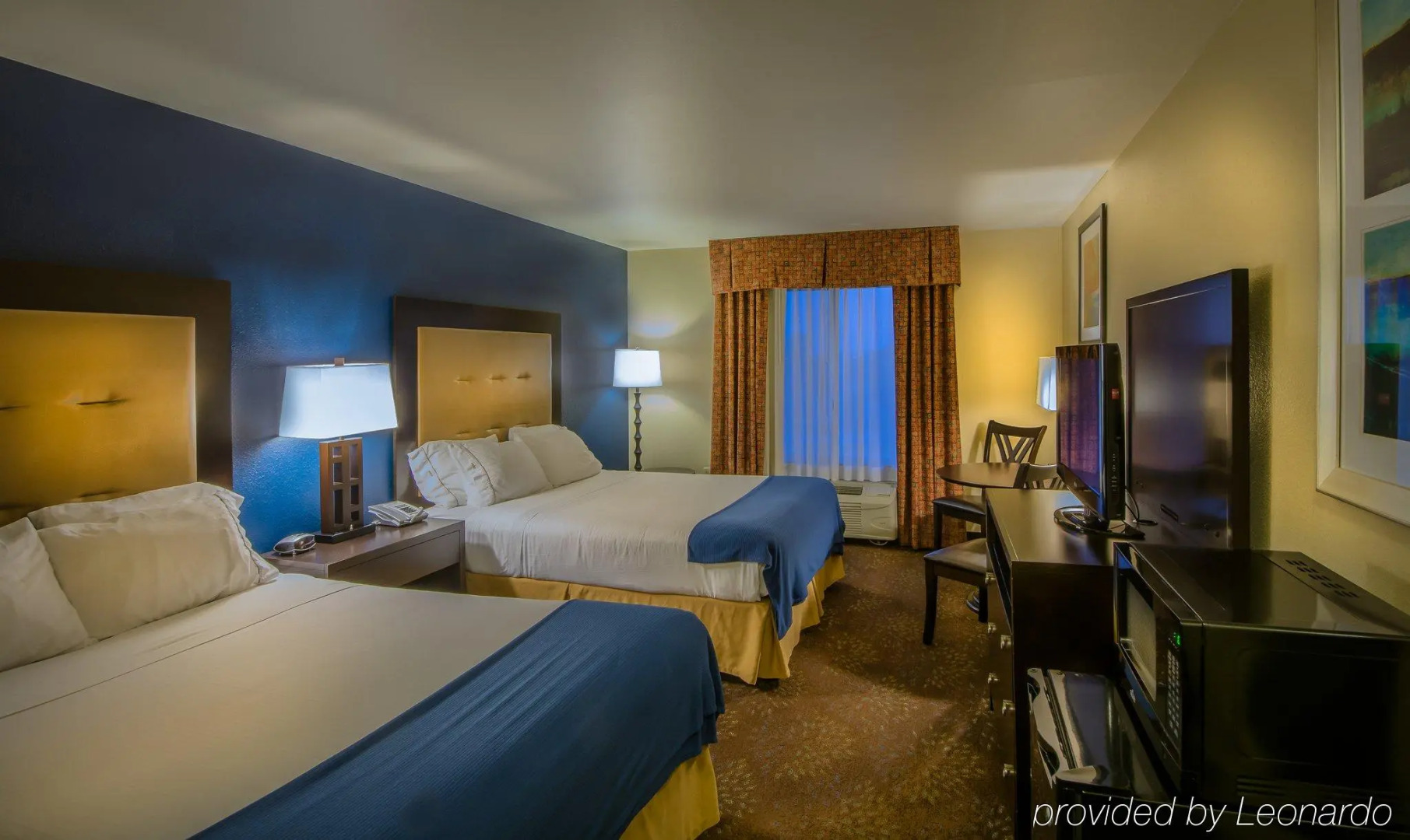 Country Inn & Suites by Radisson, South Haven, MI