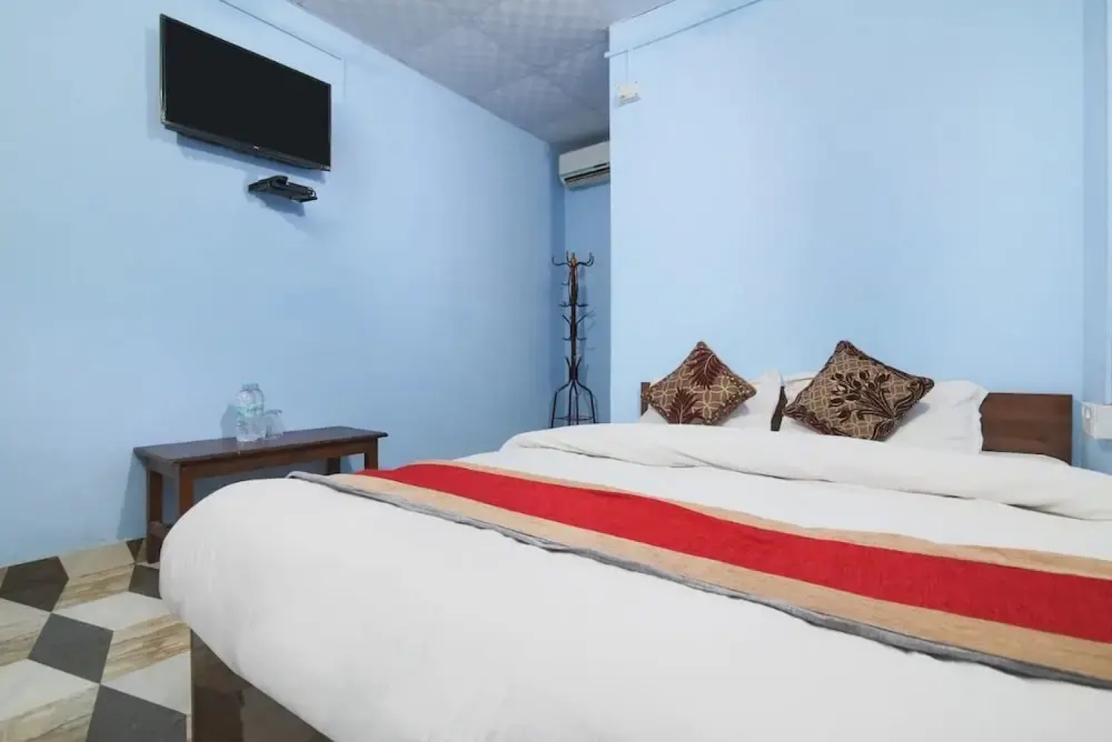 SPOT ON 392 Raju Hotel & Family Restaurant