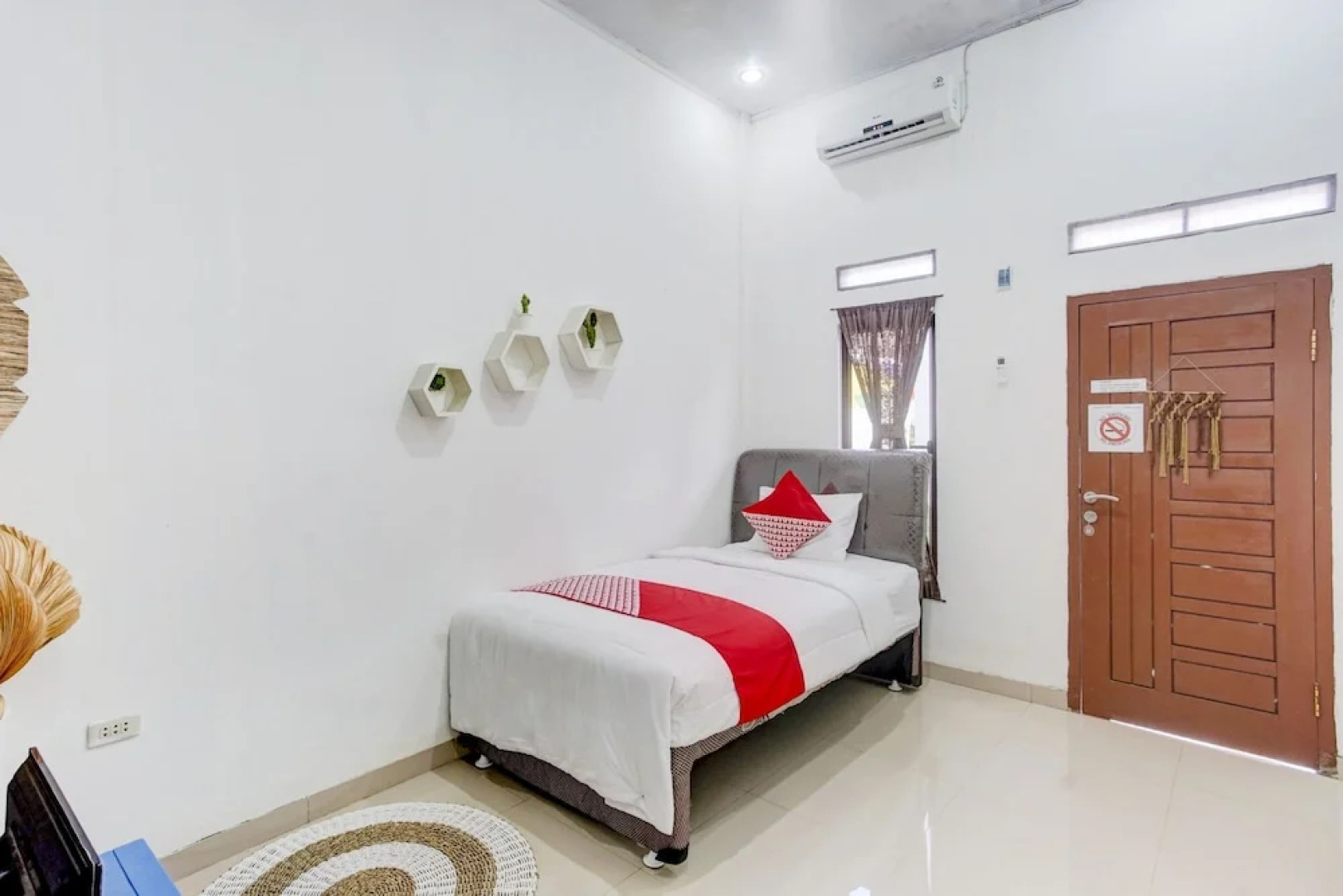 Oemah Ratu Hostel Syariah by OYO Rooms