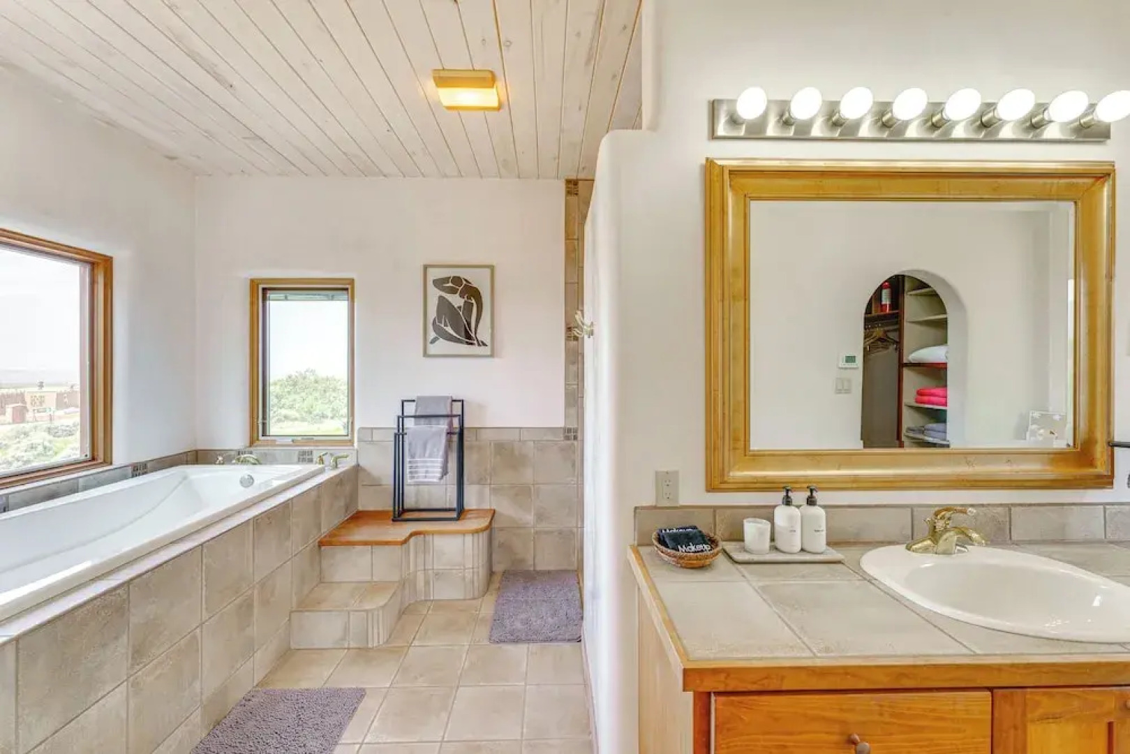 Mtn-view Retreat w/ Hot Tub in New Mexico!