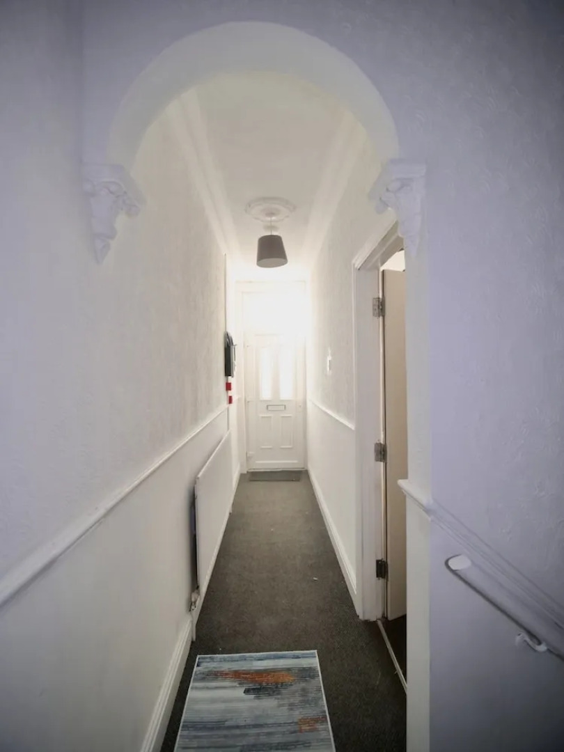 Lovely 6 bed Property Located Within Dudley