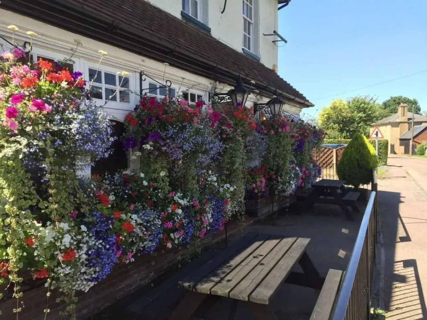 Red Lion Breachwood Green, Rm3
