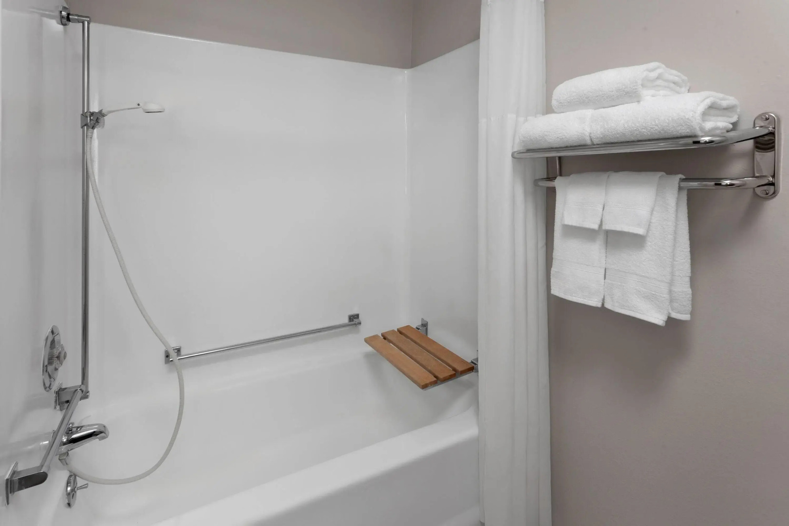 Baymont by Wyndham Oshkosh Airport