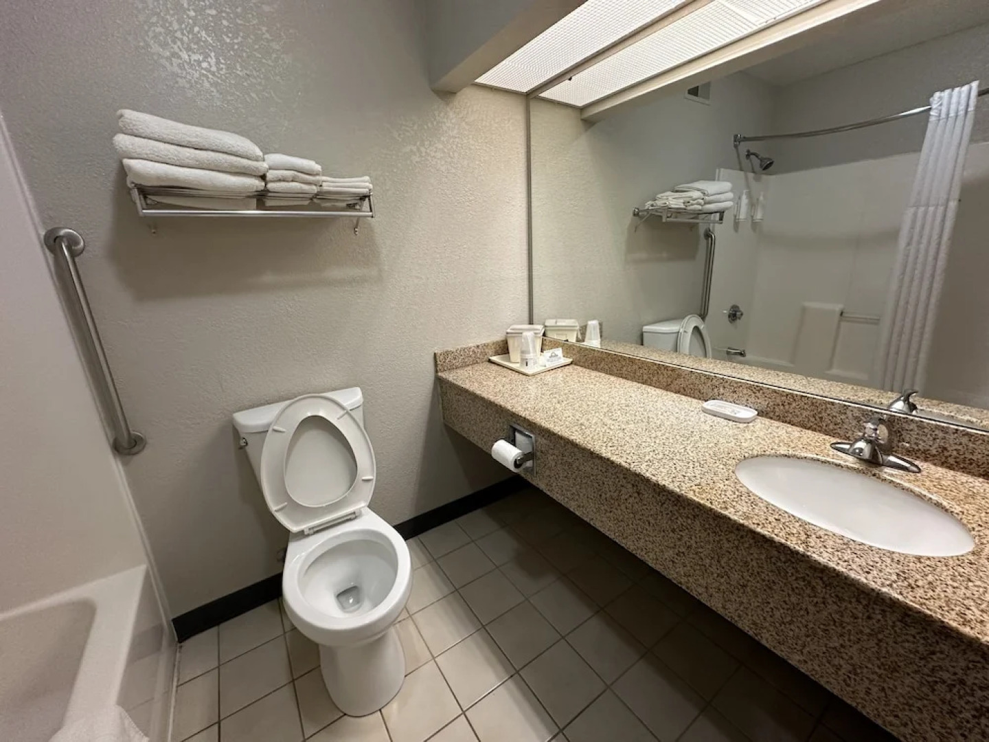 Days Inn & Suites by Wyndham Casey