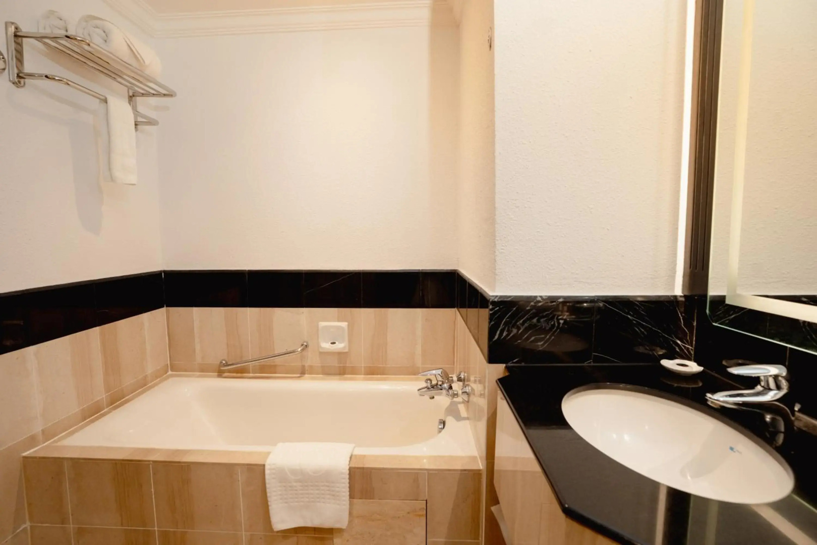 Renai Hotel Kota Bahru (formerly known as The Grand Renai Hotel)