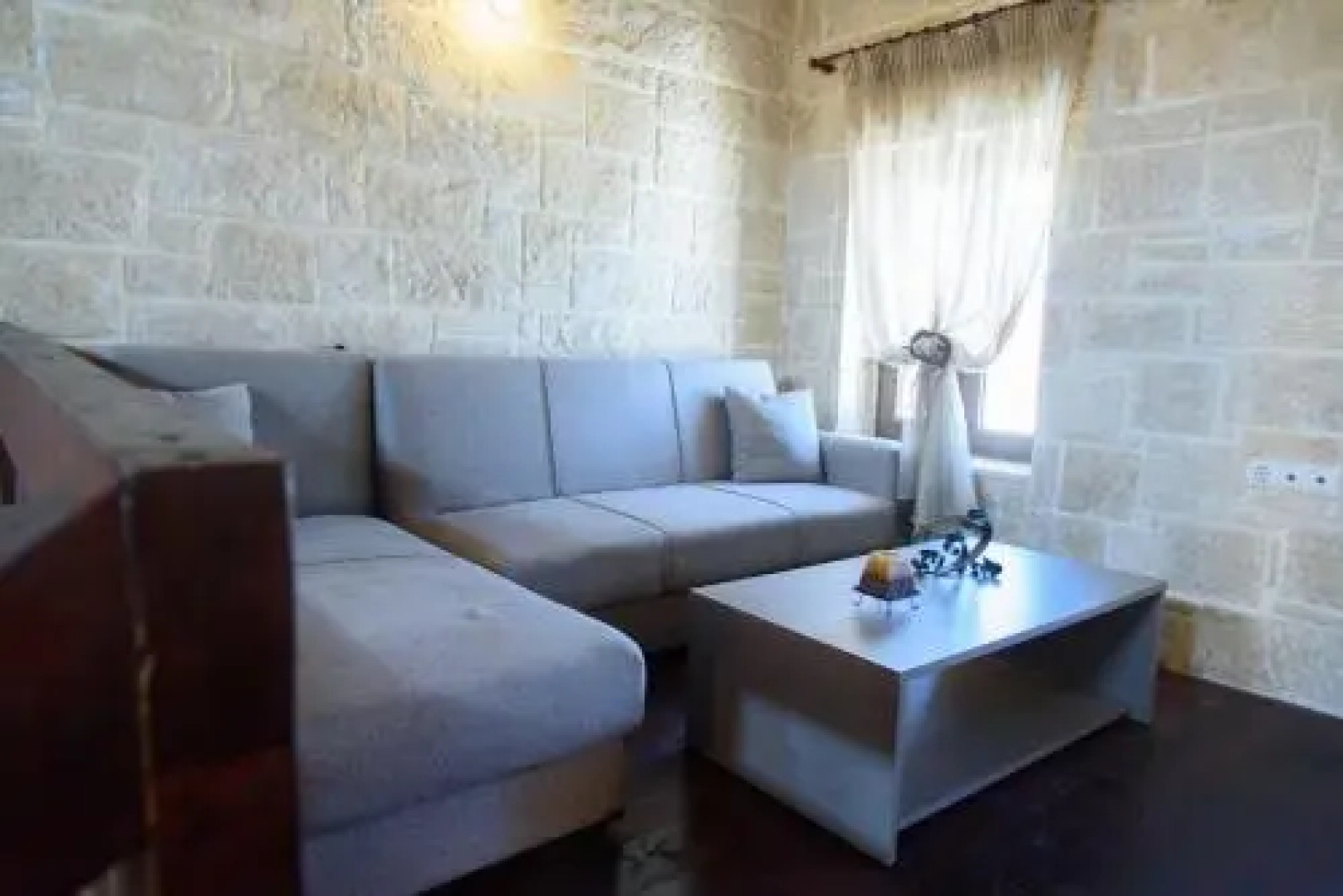 Traditional Stonehouse Vicky