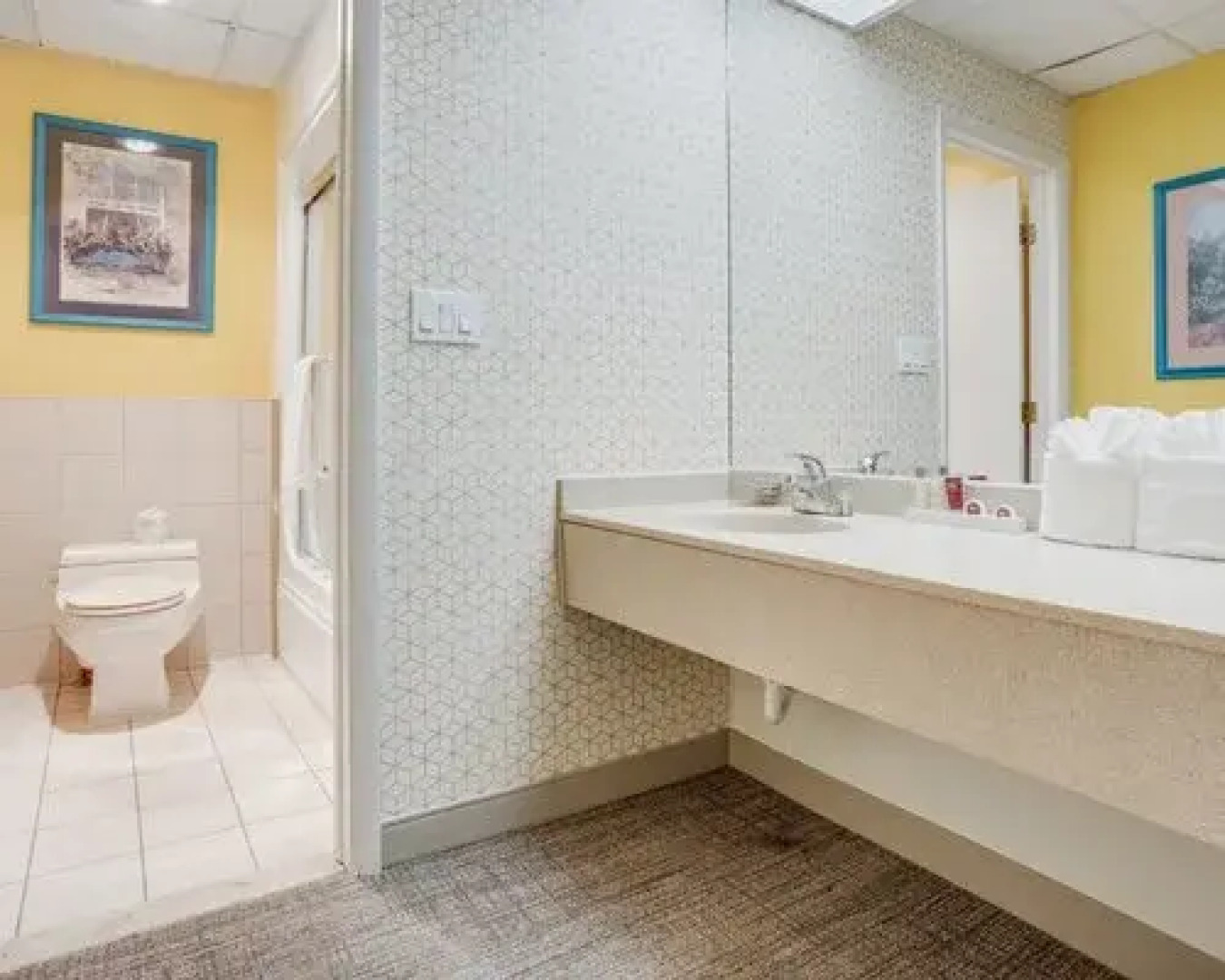 Split Rock Resort - 5 Nights, Lake Harmony, USA