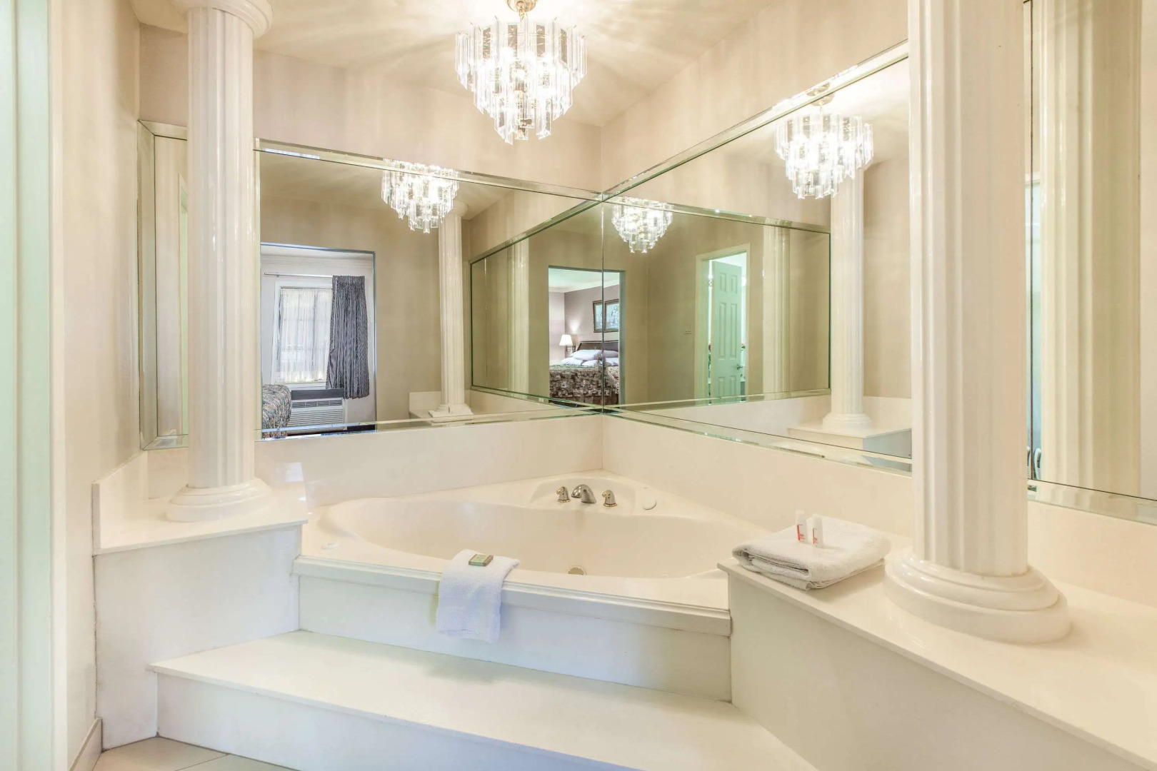 Super 8 by Wyndham Tyler TX