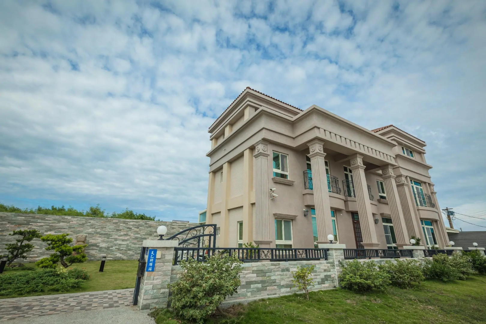 Tianyi Xuanyuan station homestay