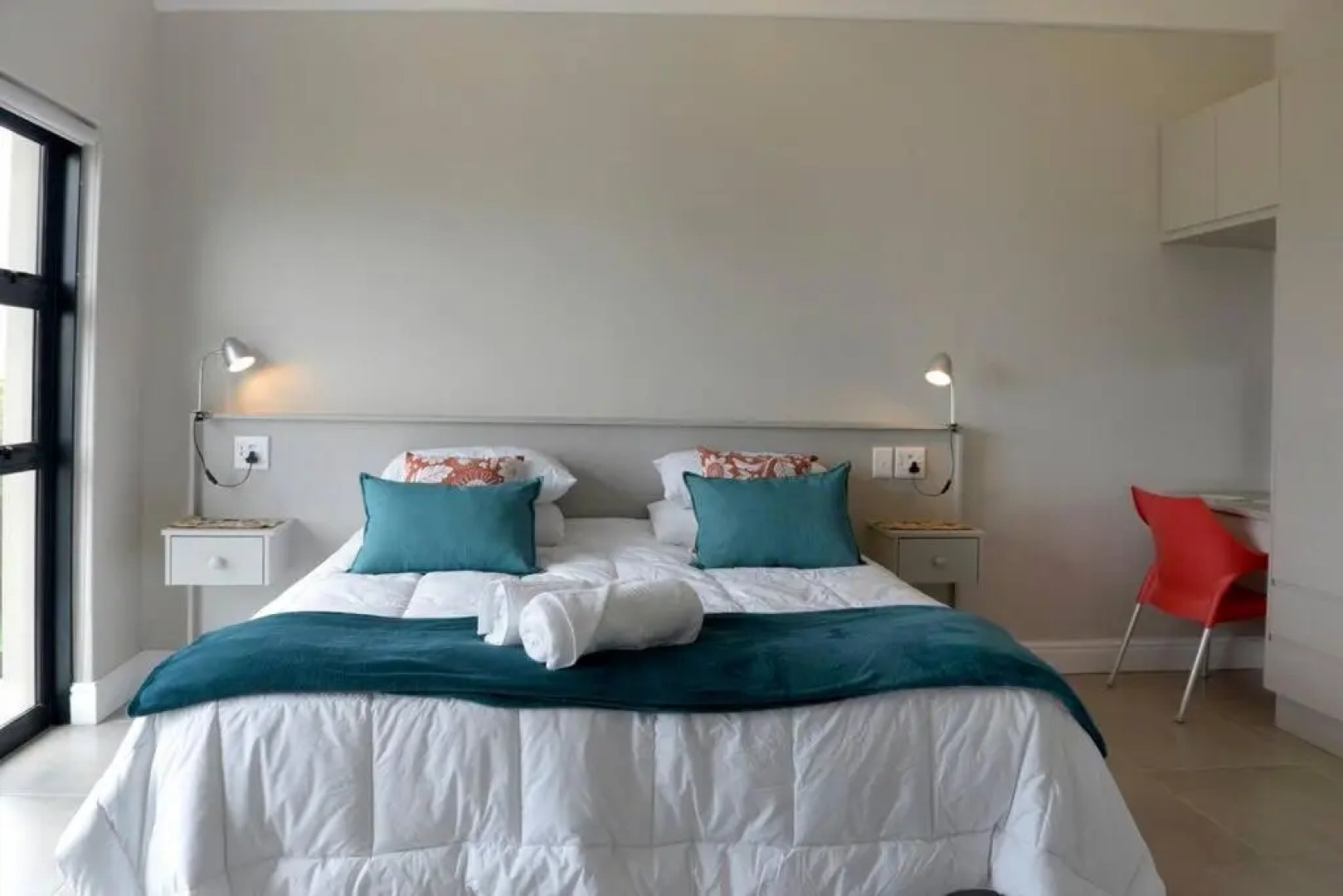 The Whale and Waddler - Unit with a view - and solar energy support