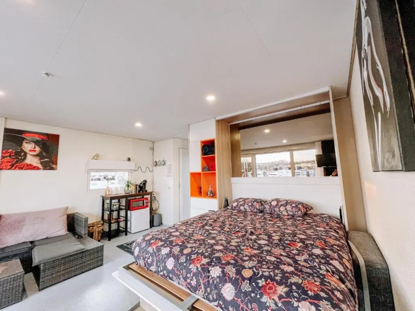 Cozy Floating house with sauna