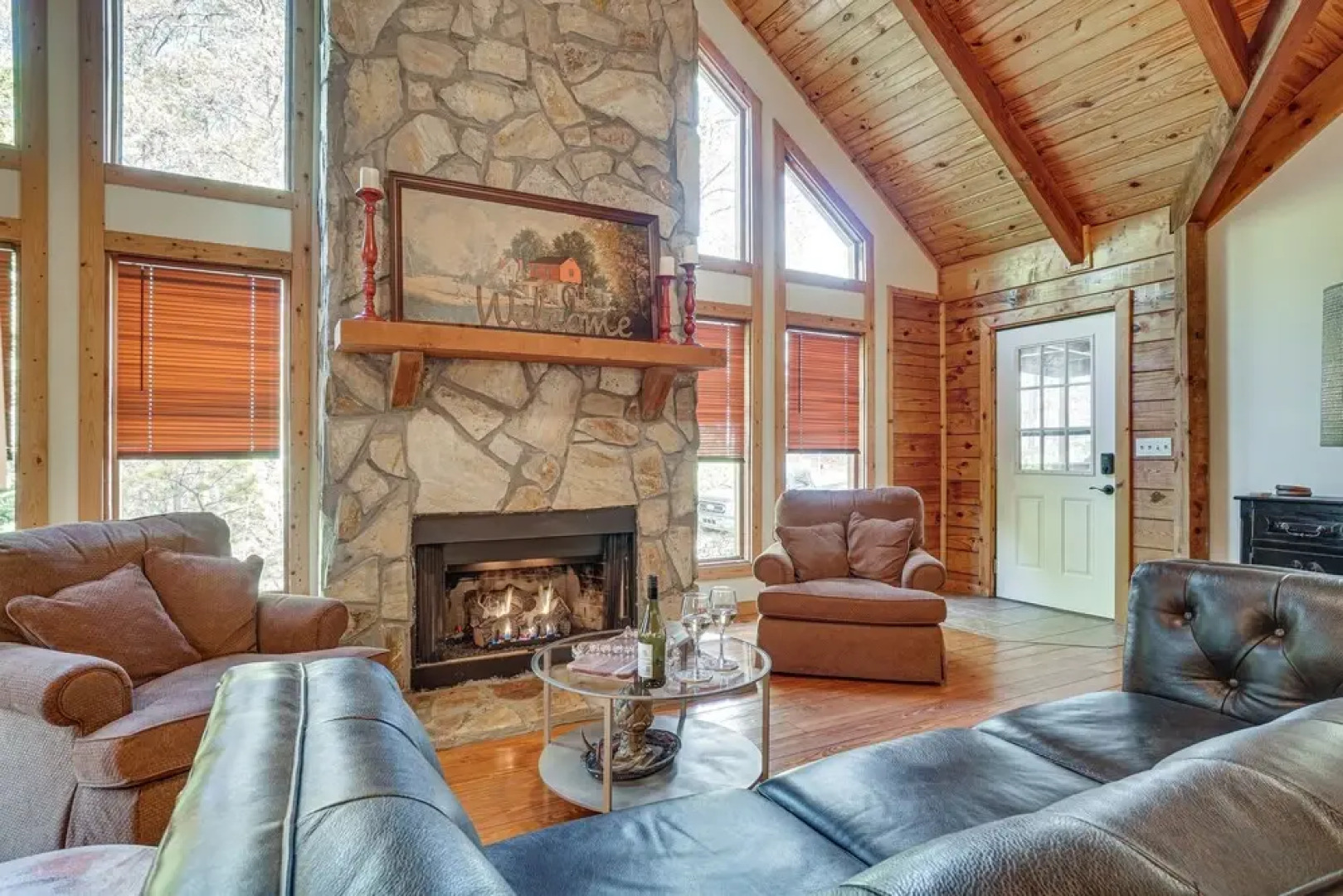Spacious Log Cabin in Helen w/ Deck & Pool Access!