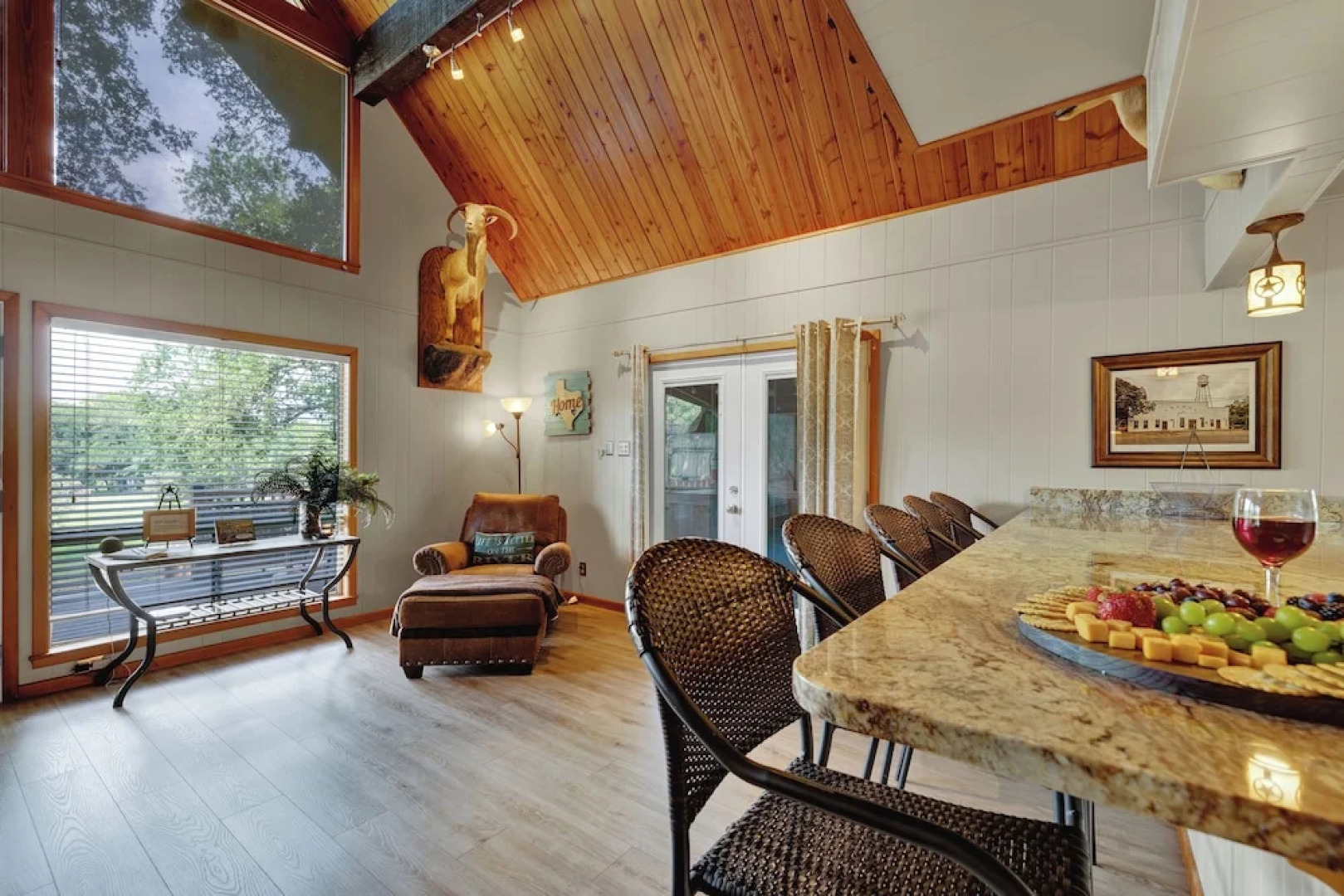 Gettin' Guada Loopy With Hot Tub & Riverfront