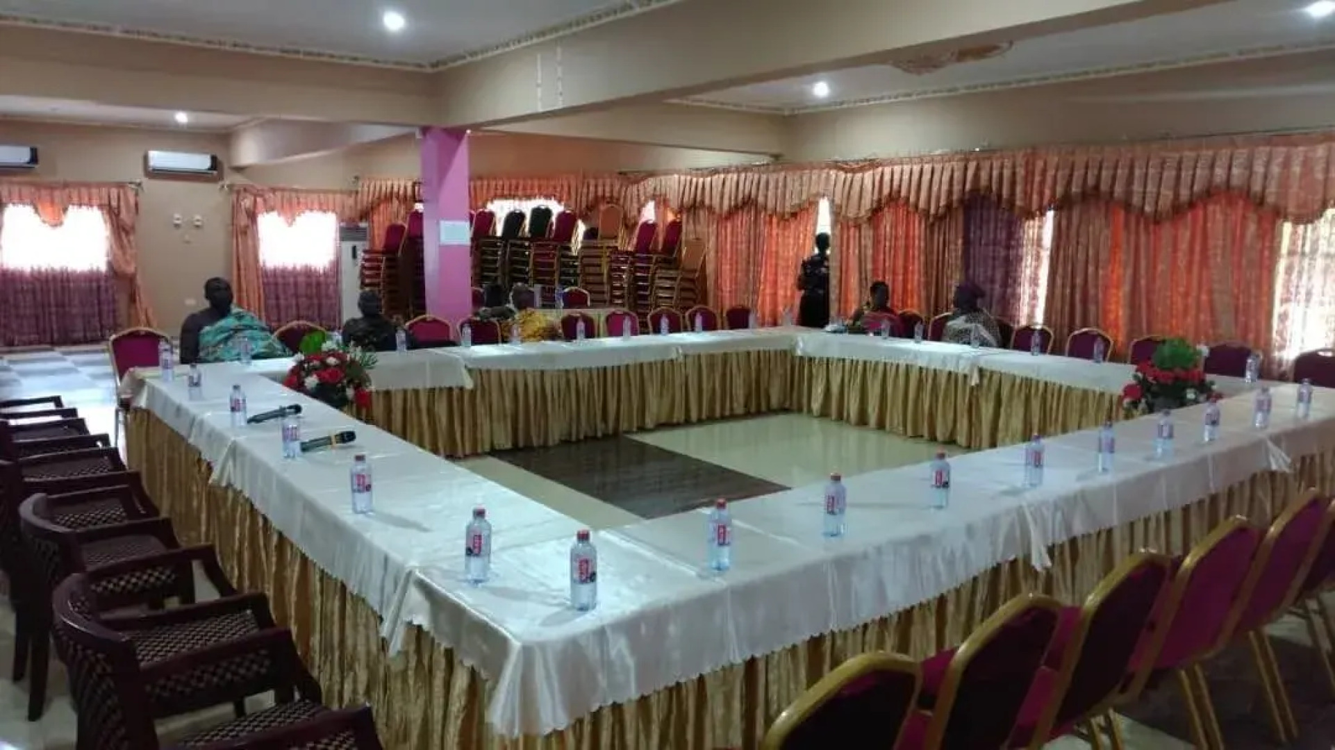 Obaa'S Golden Plaza Hotel