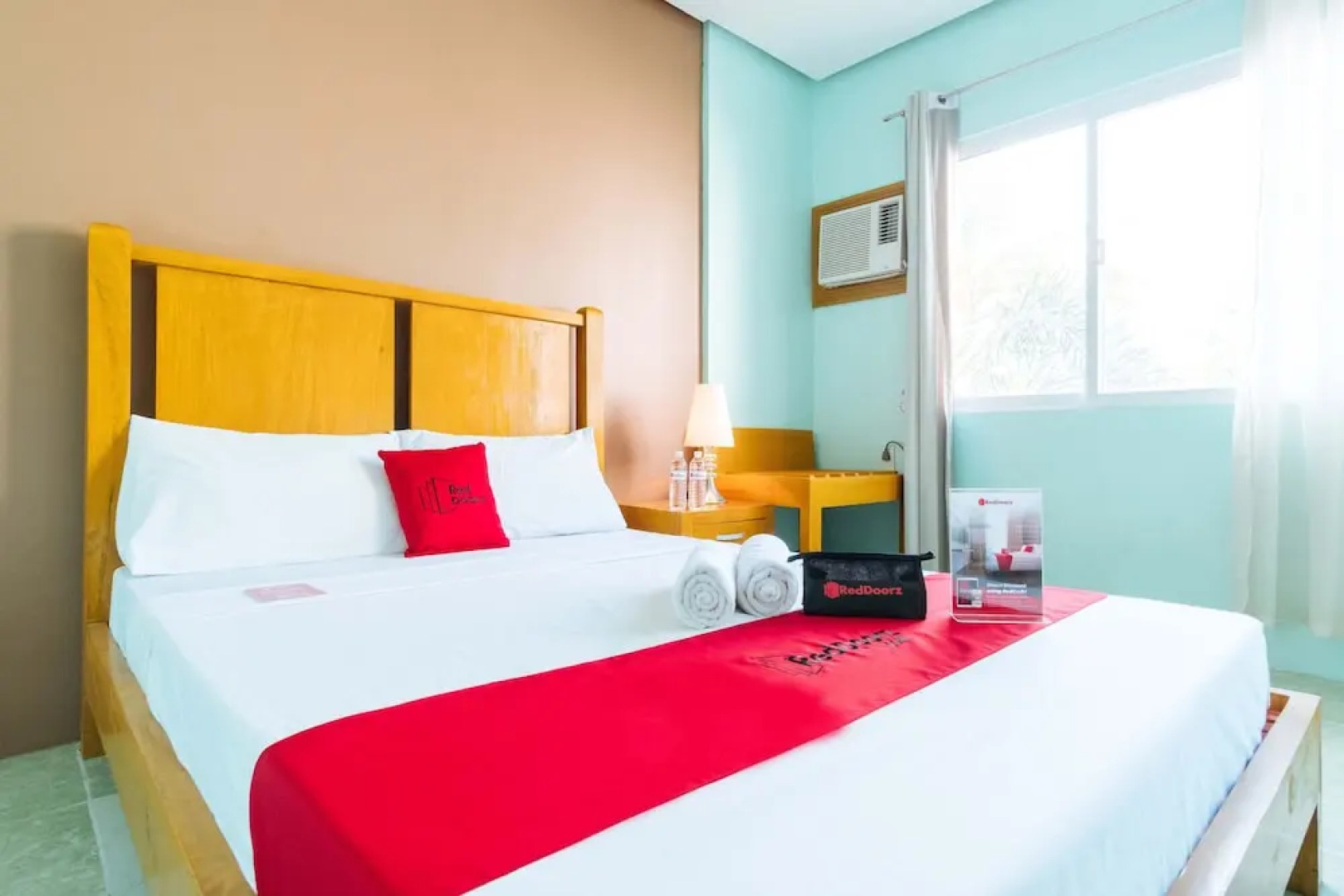 RedDoorz near Caticlan Airport